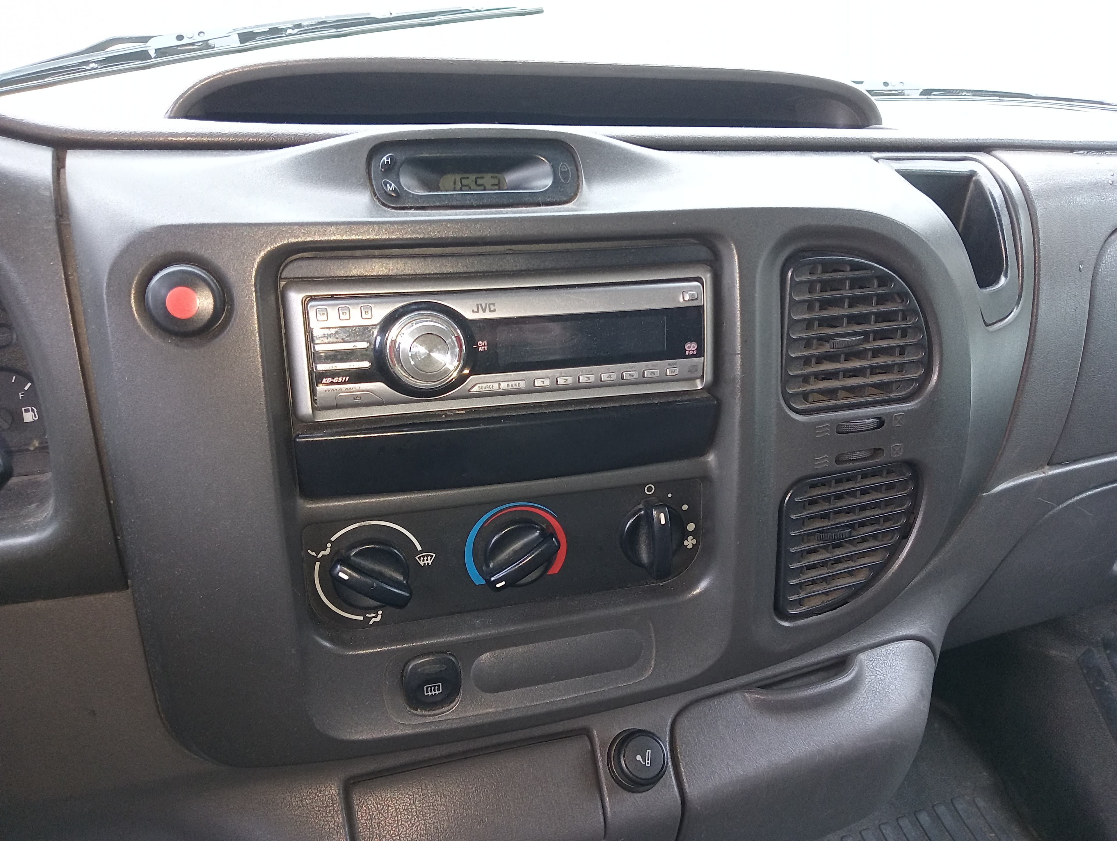 Ford Transit 300S · Ano 2002 — image 8