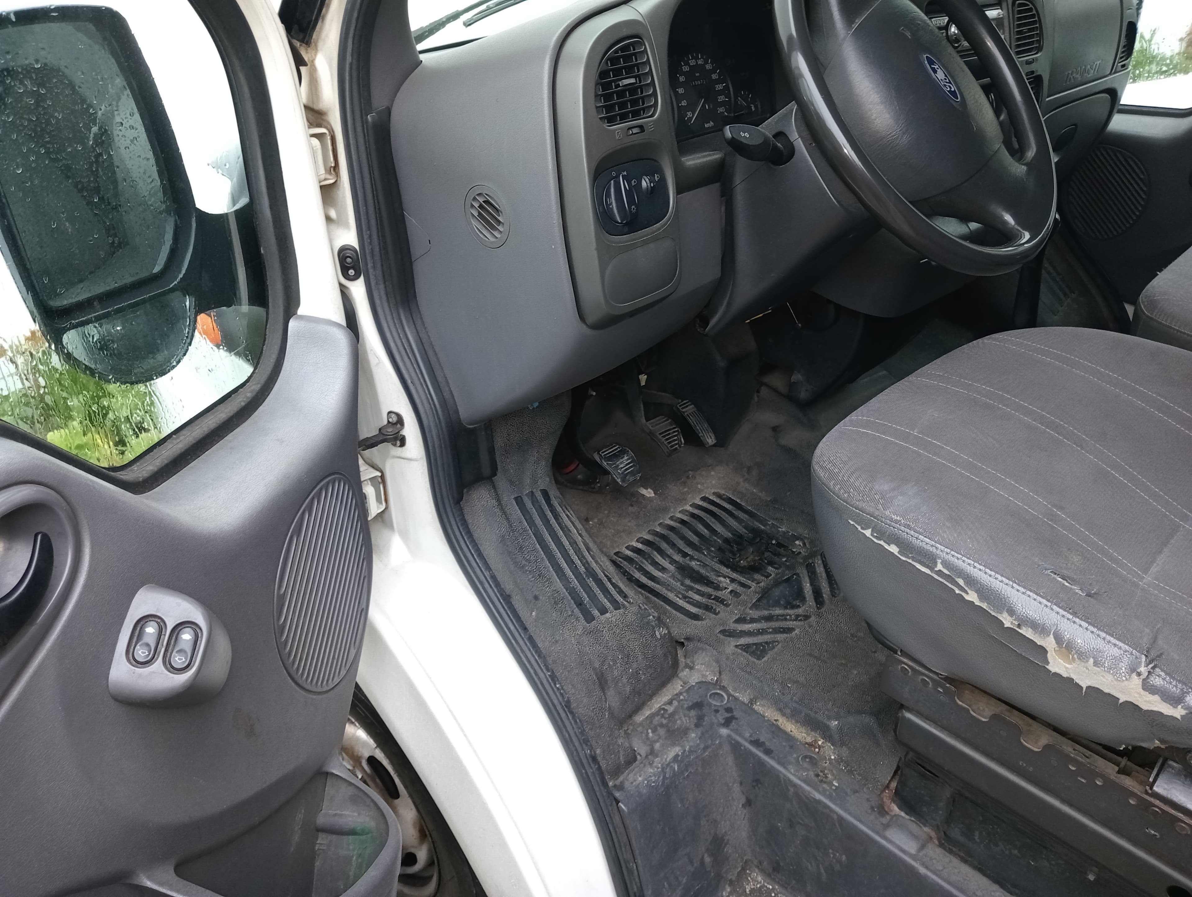 Ford Transit 300S · Ano 2002 — image 6