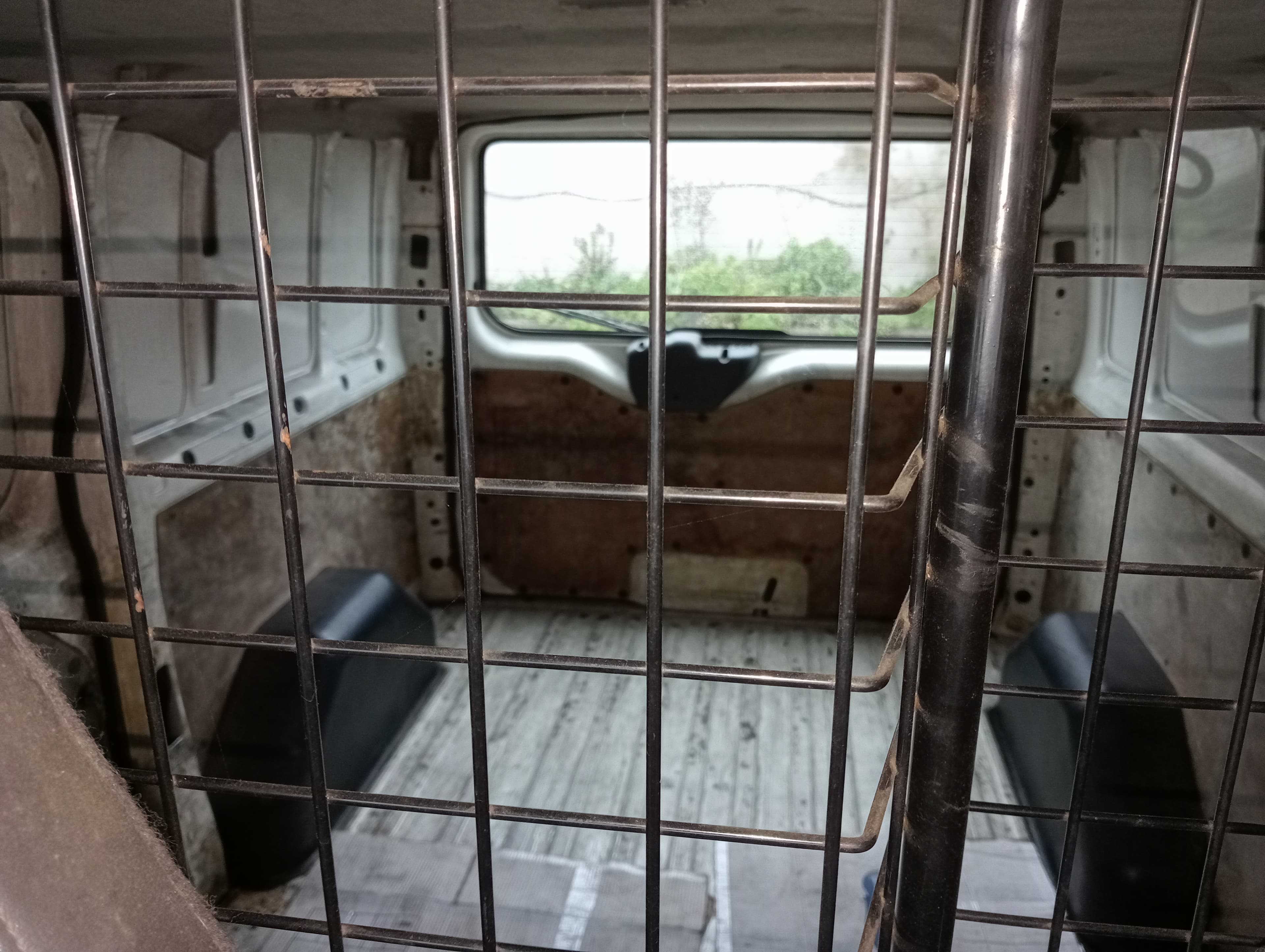 Ford Transit 300S · Ano 2002 — image 10