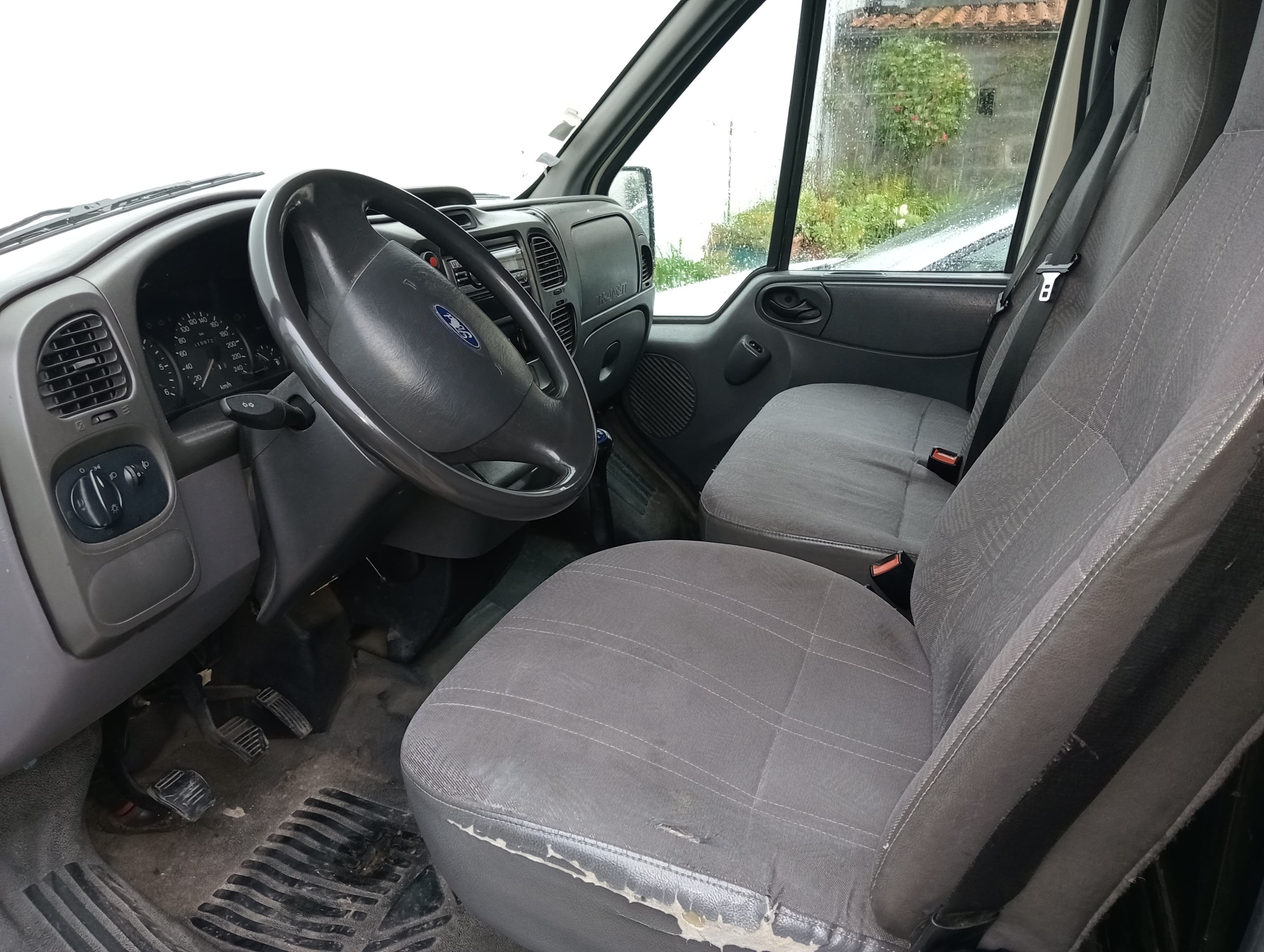 Ford Transit 300S · Ano 2002 — image 7