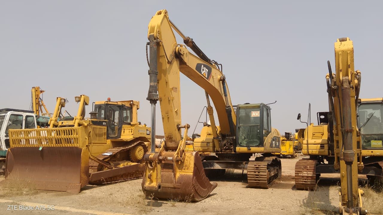 Escavadora de rastos Caterpillar 325 D — image 1