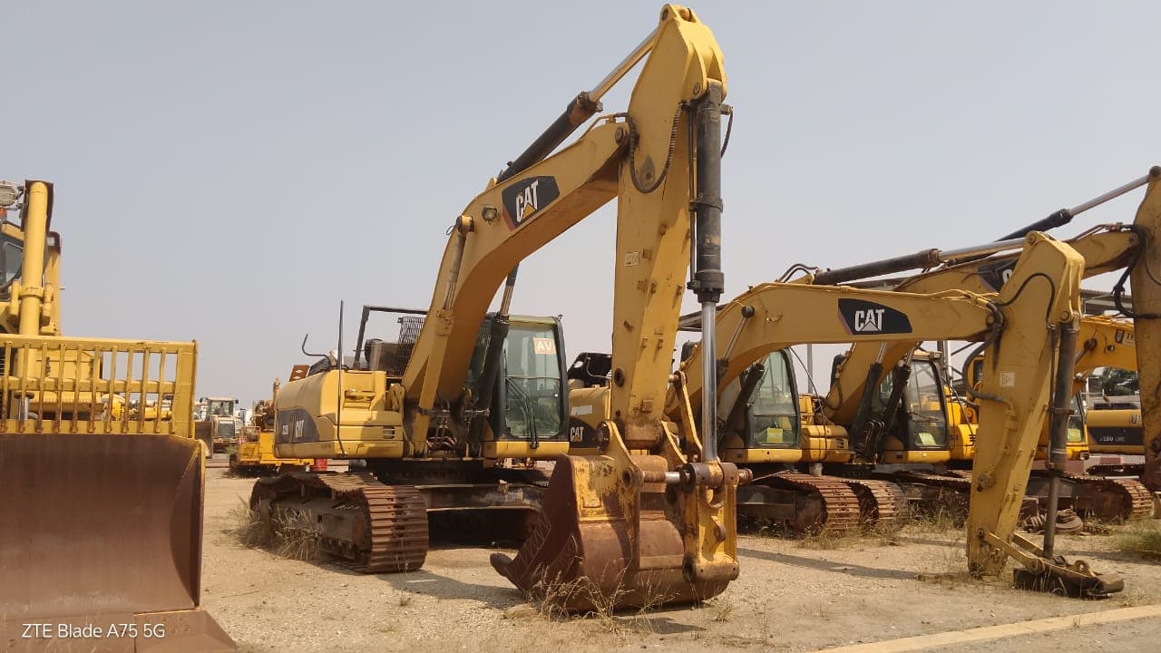 Escavadora de rastos Caterpillar 325 D — image 2