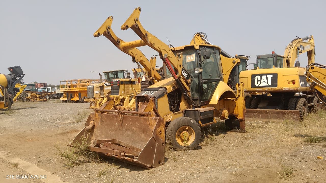 Retroescavadora Caterpillar 428F — imagen 1