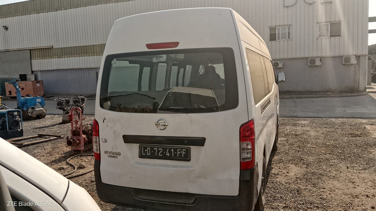 Miniautocarro (15L) Nissan Urvan — image 8