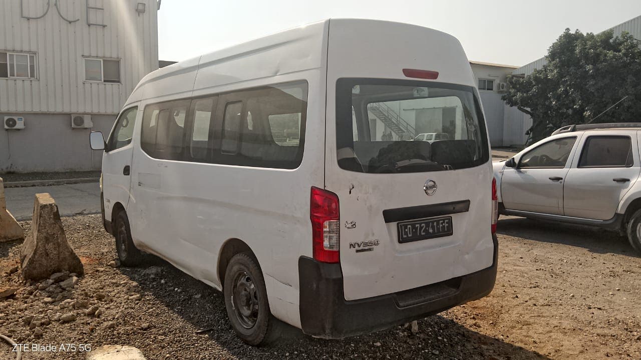 Miniautocarro (15L) Nissan Urvan — image 4