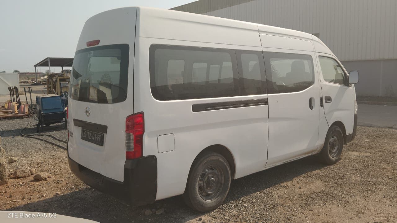 Miniautocarro (15L) Nissan Urvan — image 5