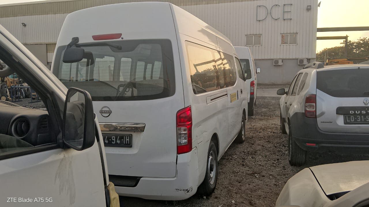Miniautocarro (15L) Nissan Urvan — imagen 6