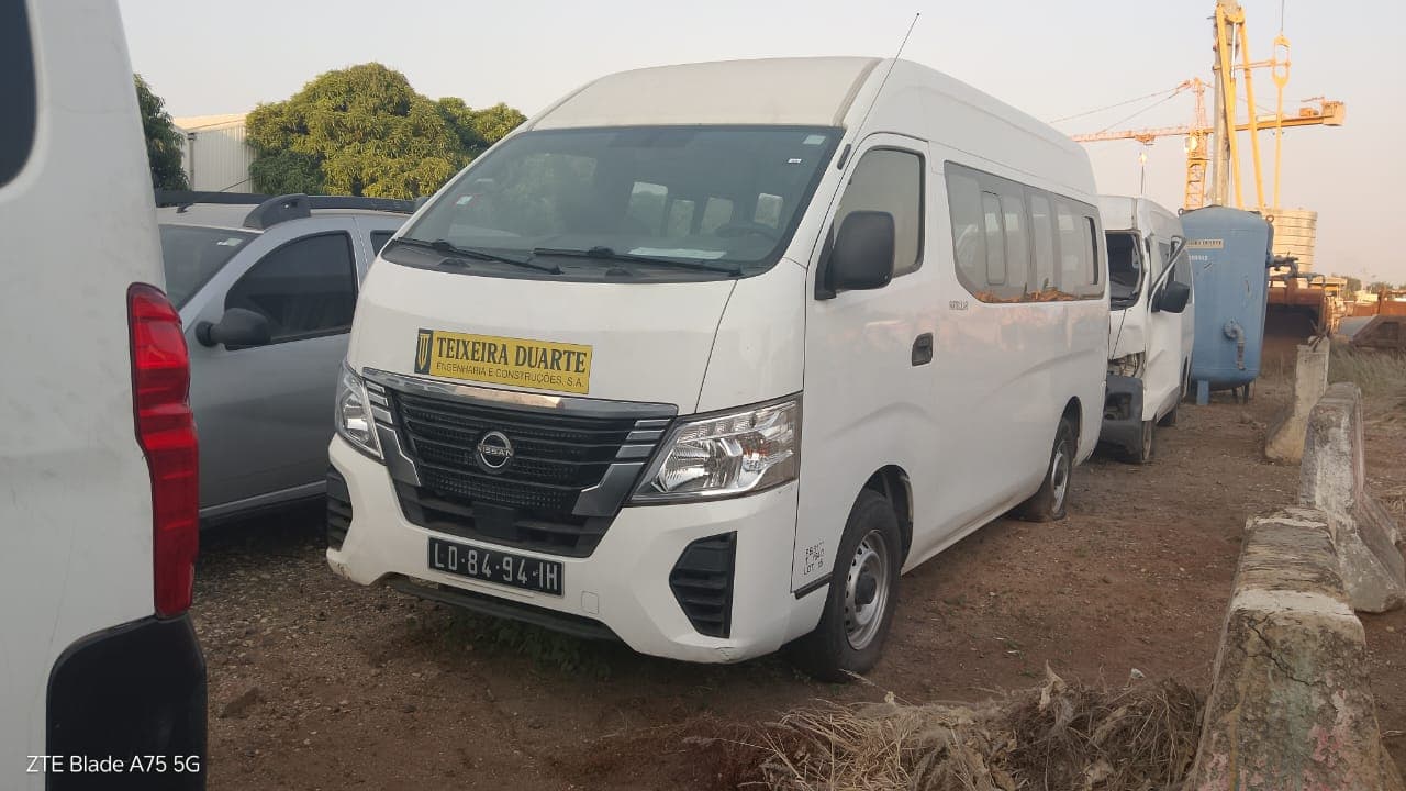 Miniautocarro (15L) Nissan Urvan — imagen 2