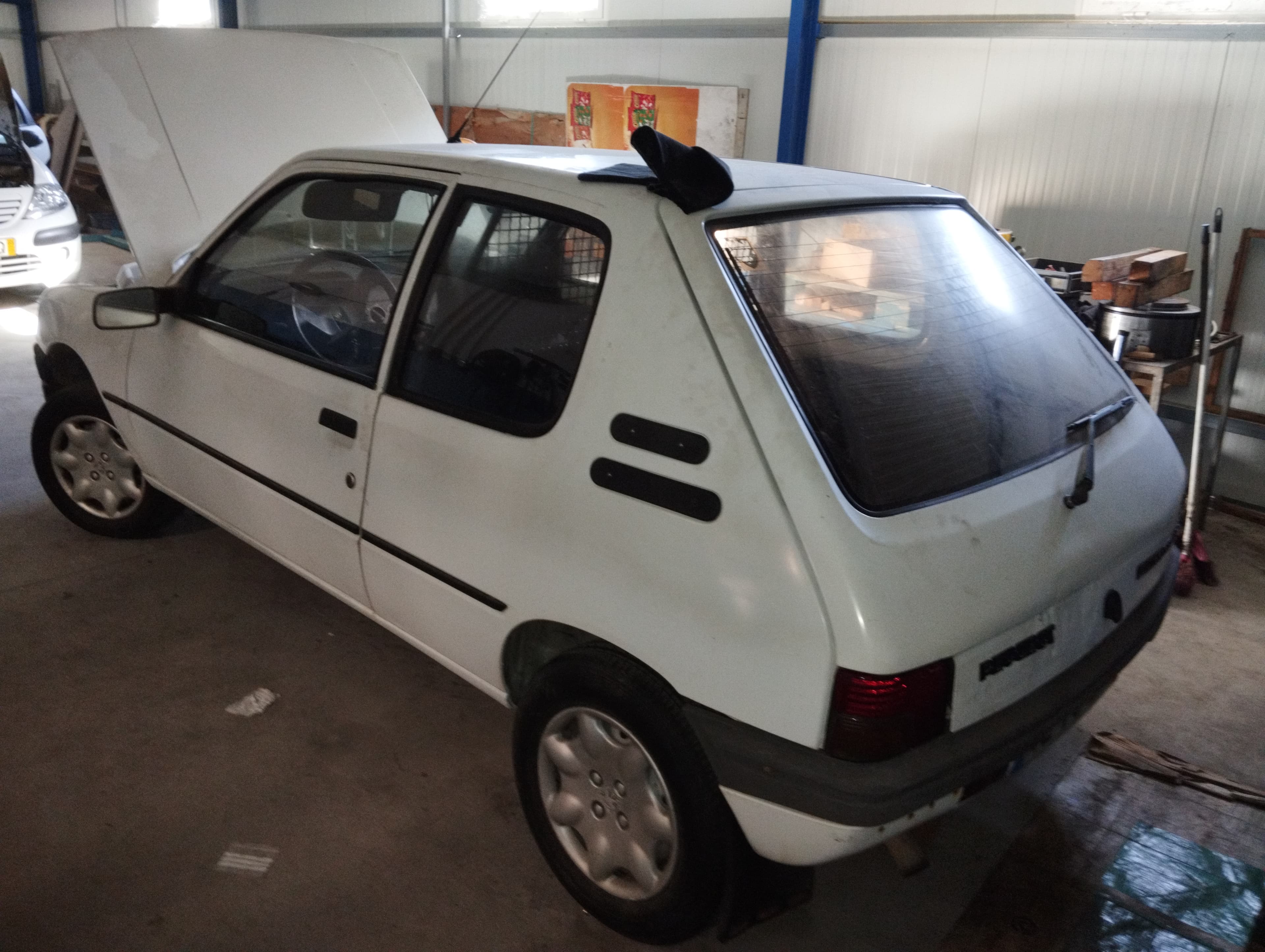Peugeot 205 II 1.8 TD · Ano 1994 — imagen 4