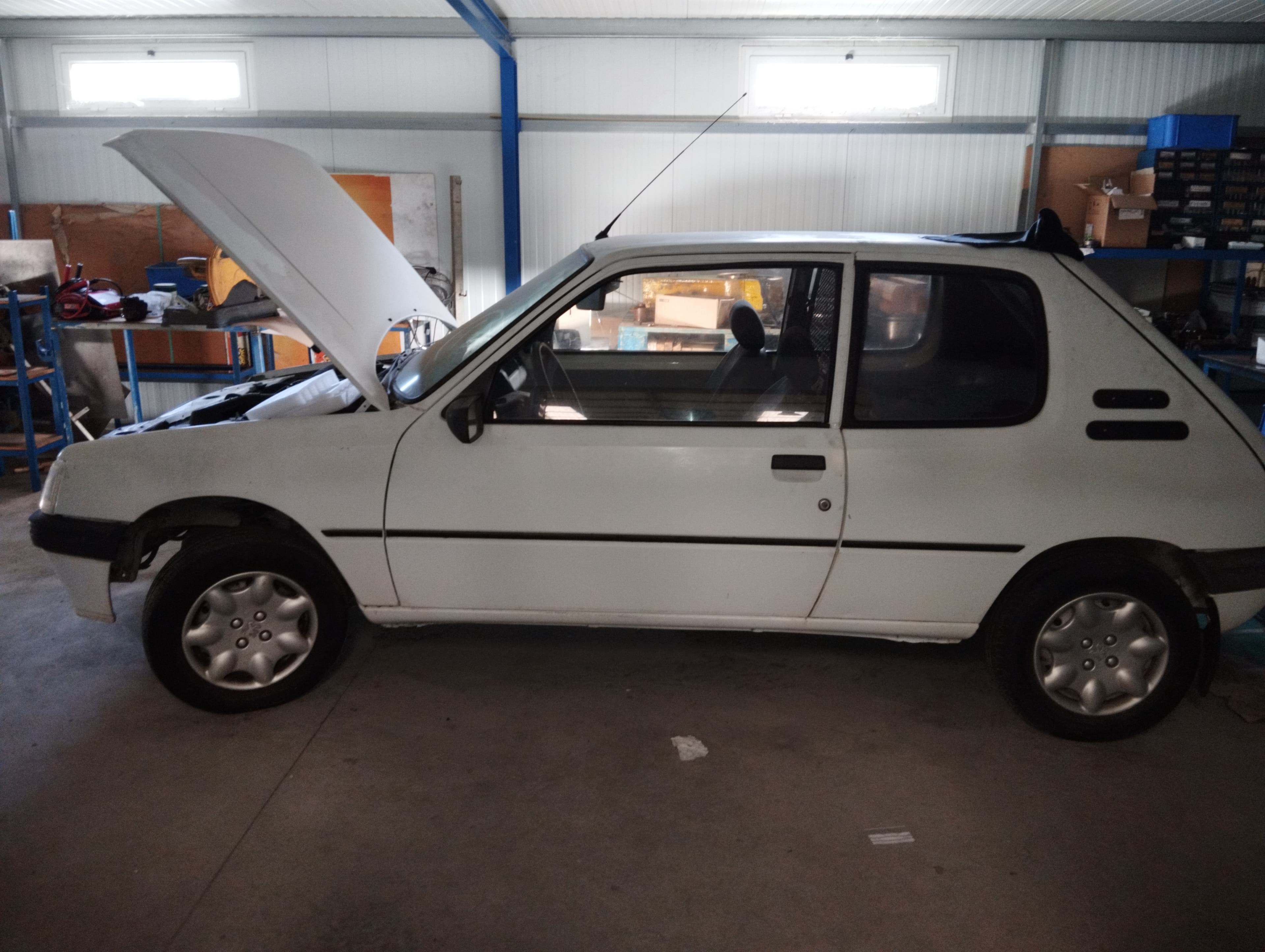 Peugeot 205 II 1.8 TD · Ano 1994 — imagen 2