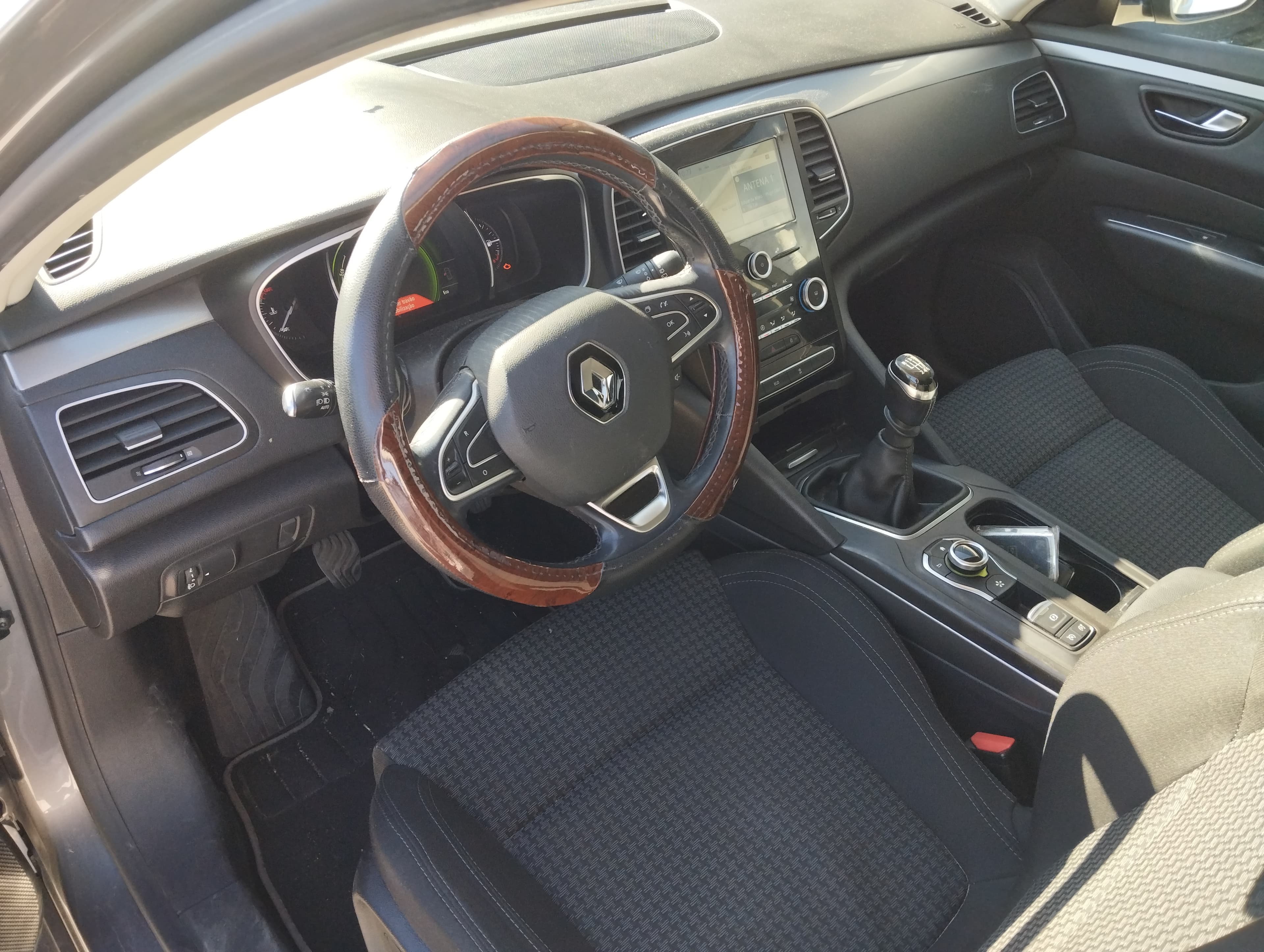 Renault Talisman Grandtour 1.5 dCi · Ano 2017 — imagen 9