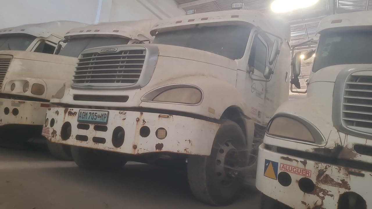 FREIGHTLINER Columbia - 2004