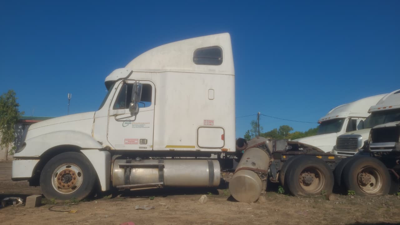 FREIGHTLINER Columbia - 20 - 2005 — image 11