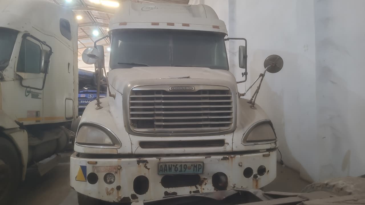 FREIGHTLINER CL120645T - 2005