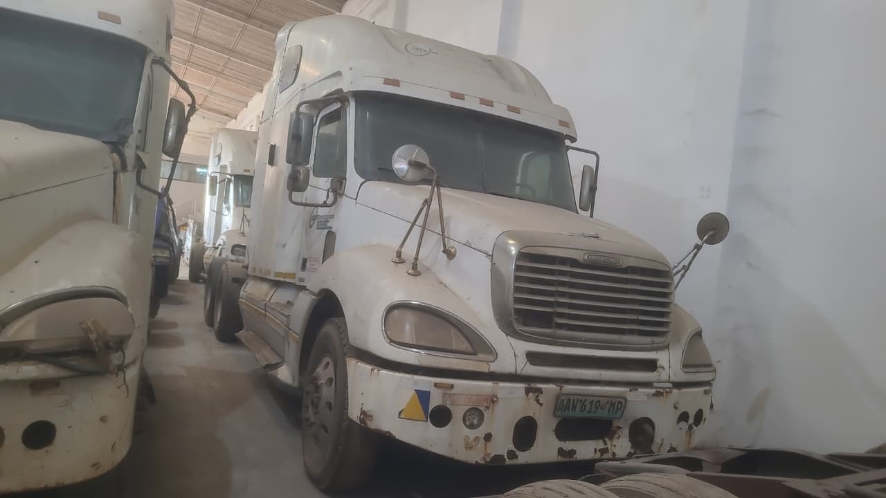 FREIGHTLINER CL120645T - 2005 — image 2
