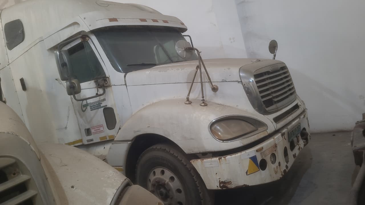 FREIGHTLINER CL120645T - 2005 — image 3
