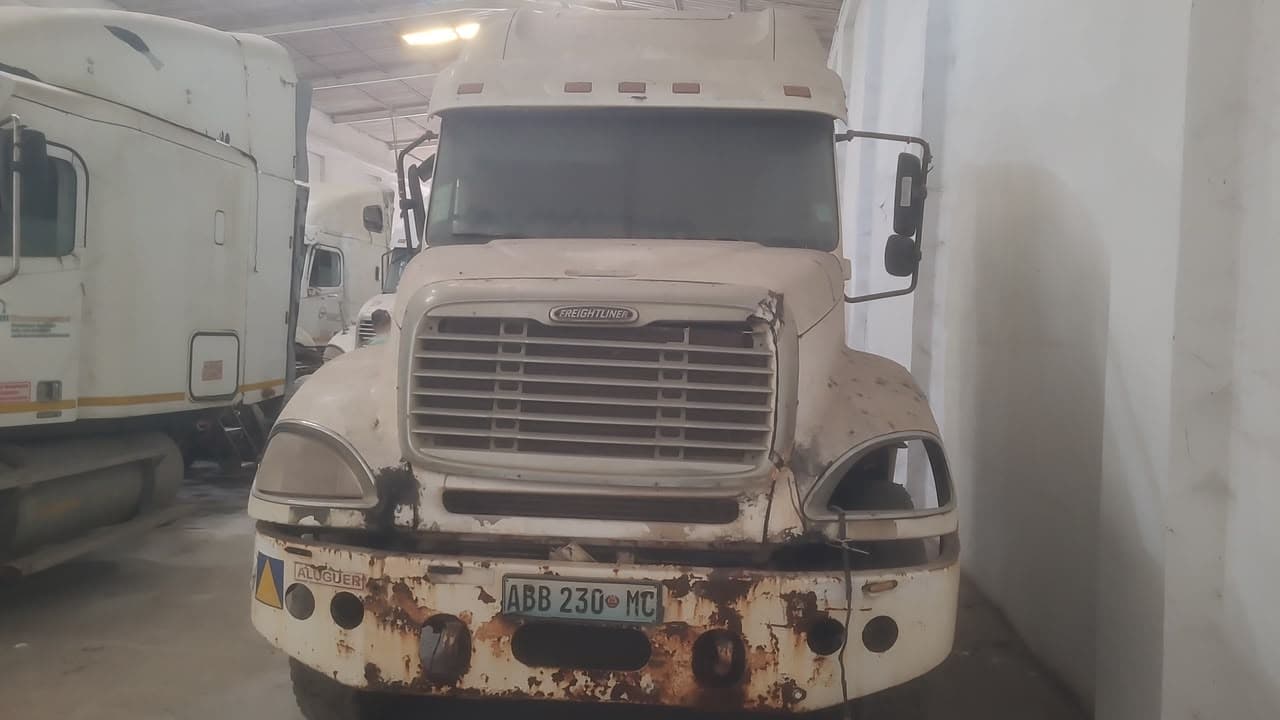 FREIGHTLINER CL120064ST - 2005 — imagen 2