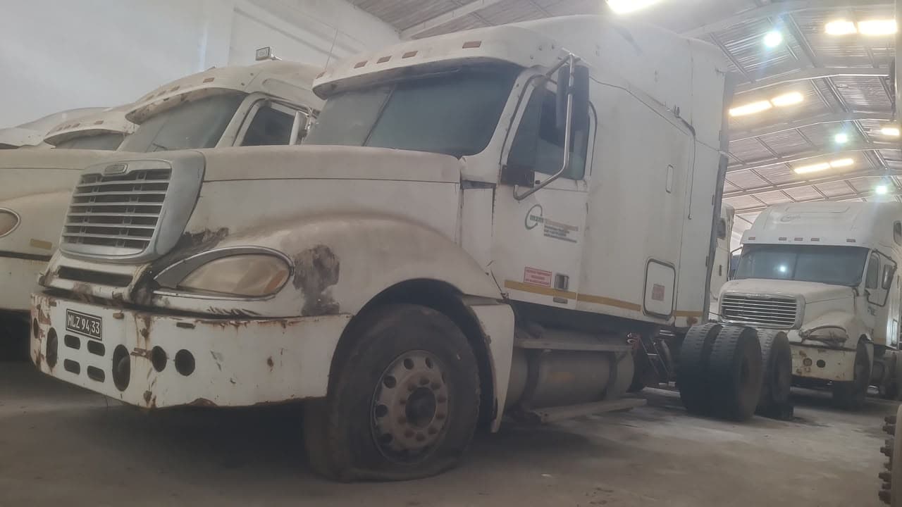 FREIGHTLINER CL120645T - 2001 — imagen 2