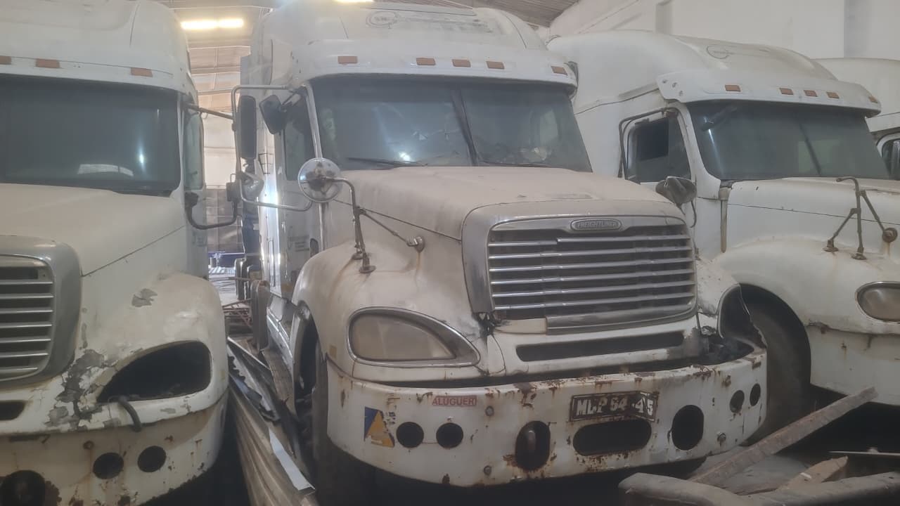FREIGHTLINER CL 1200645T - 2004