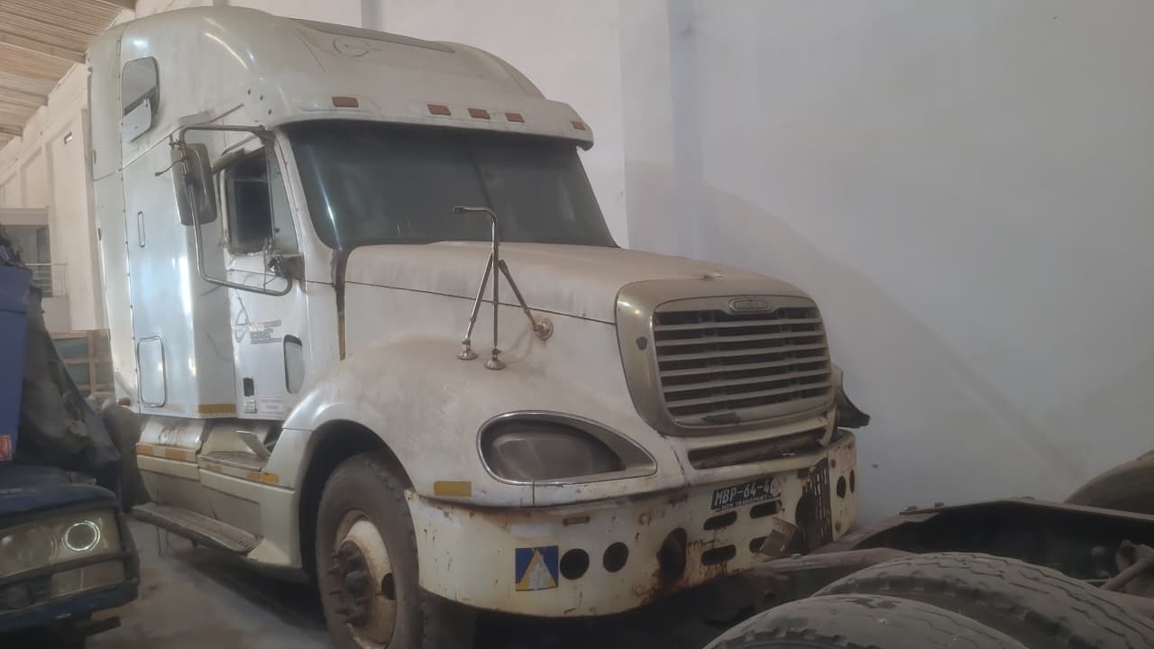 FREIGHTLINER Linea Columbia CLO - 2004 — image 2