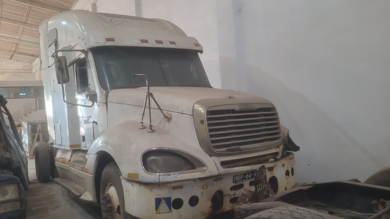 FREIGHTLINER Linea Columbia CLO - 2004 — image 3
