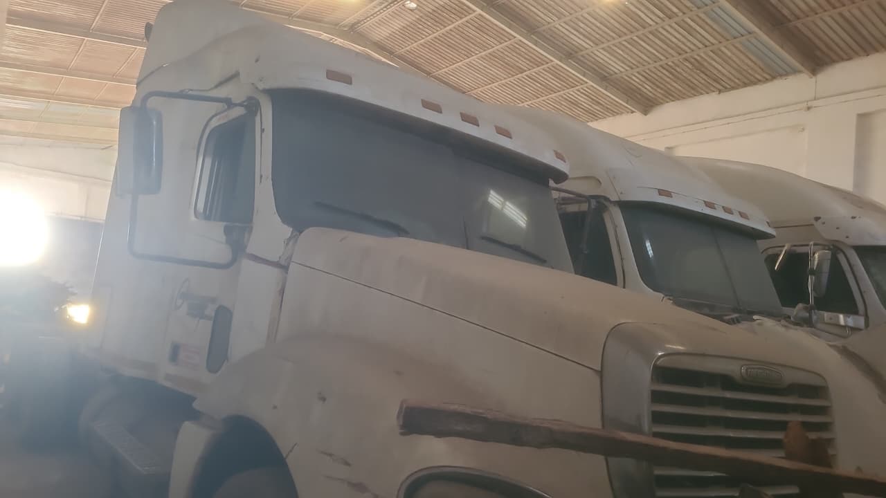 FREIGHTLINER CL120645T - 2004 — imagen 2