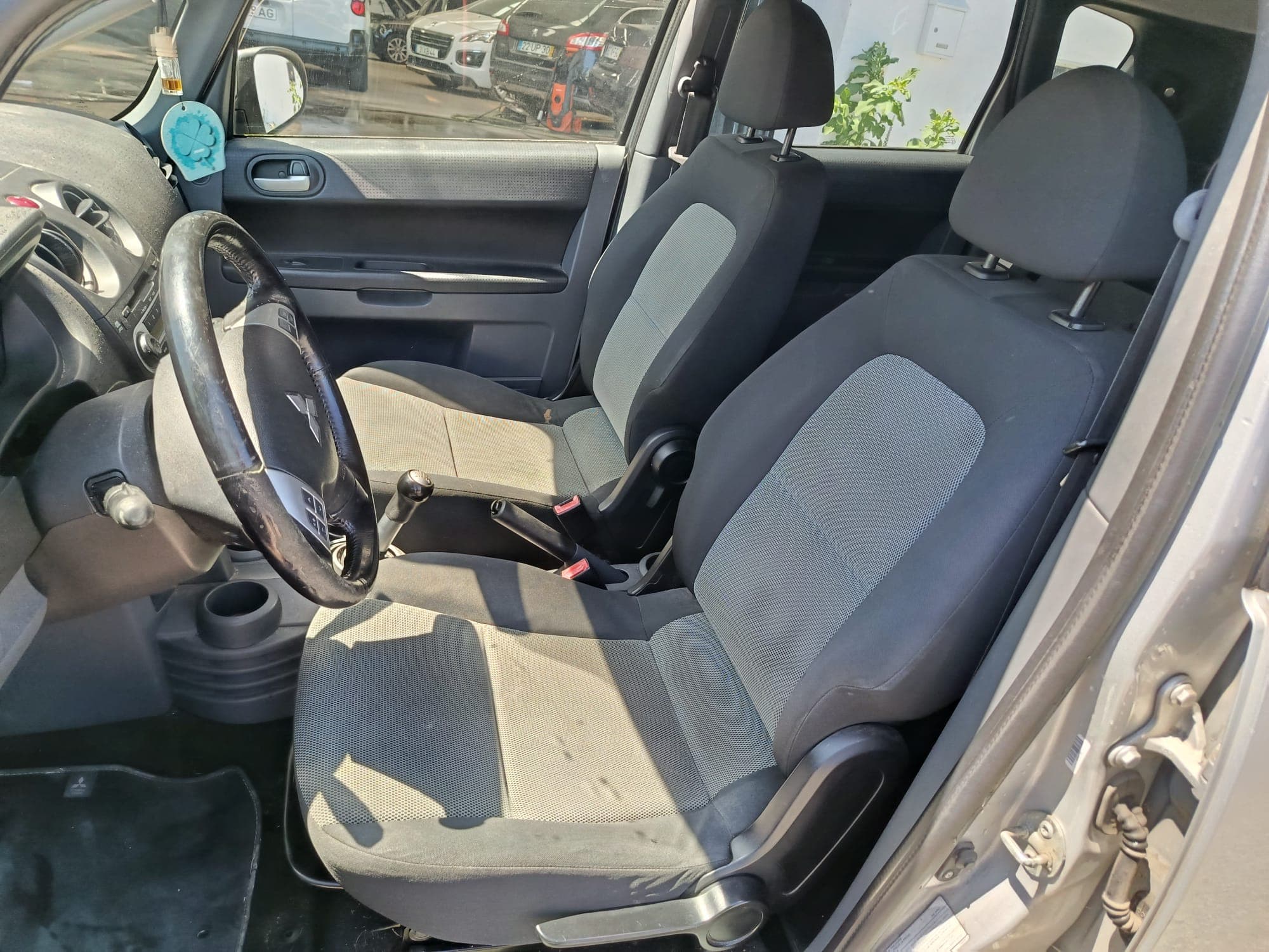 Mitsubishi Colt · Ano 2011 — imagen 19