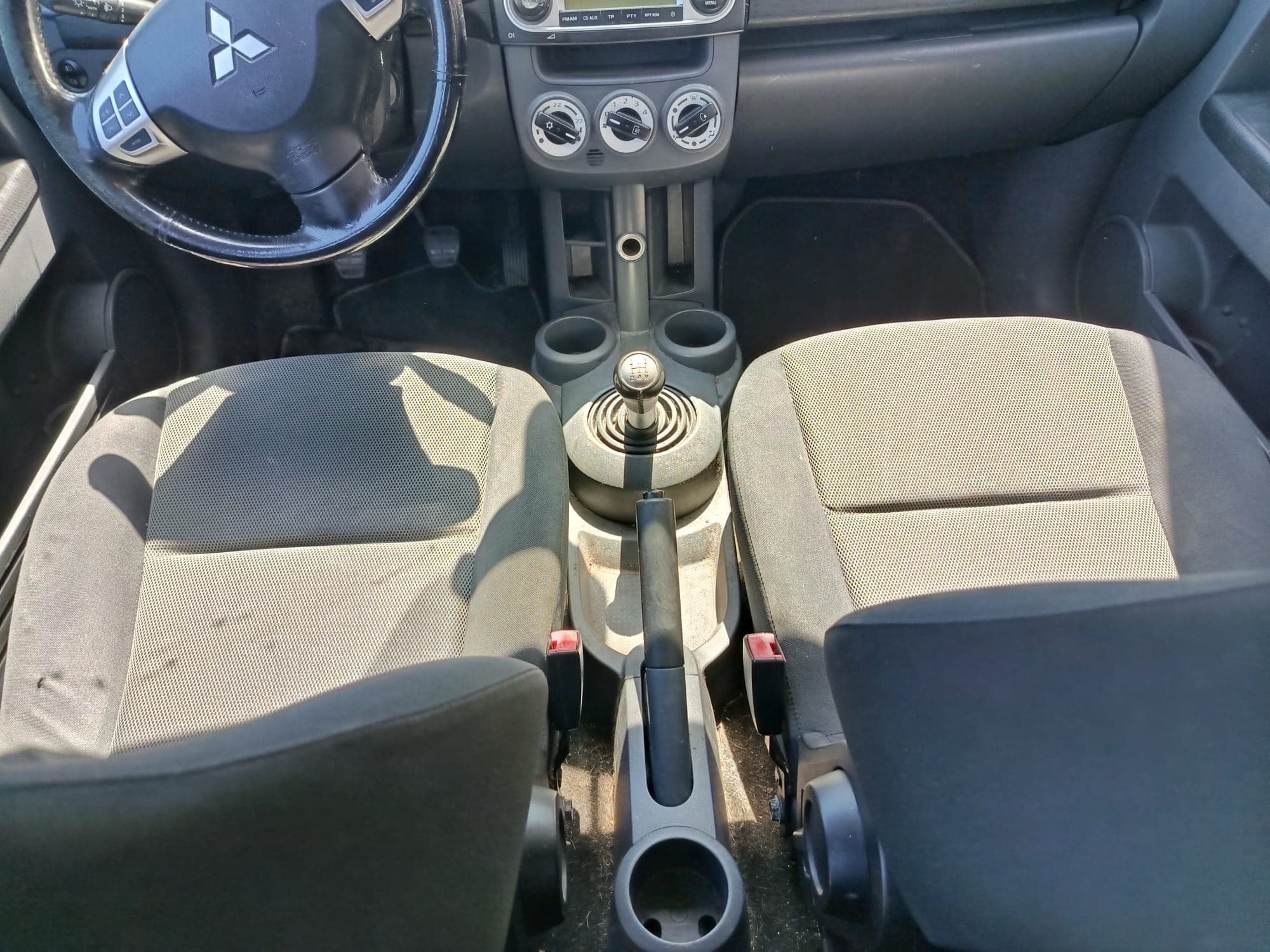 Mitsubishi Colt · Ano 2011 — imagen 22