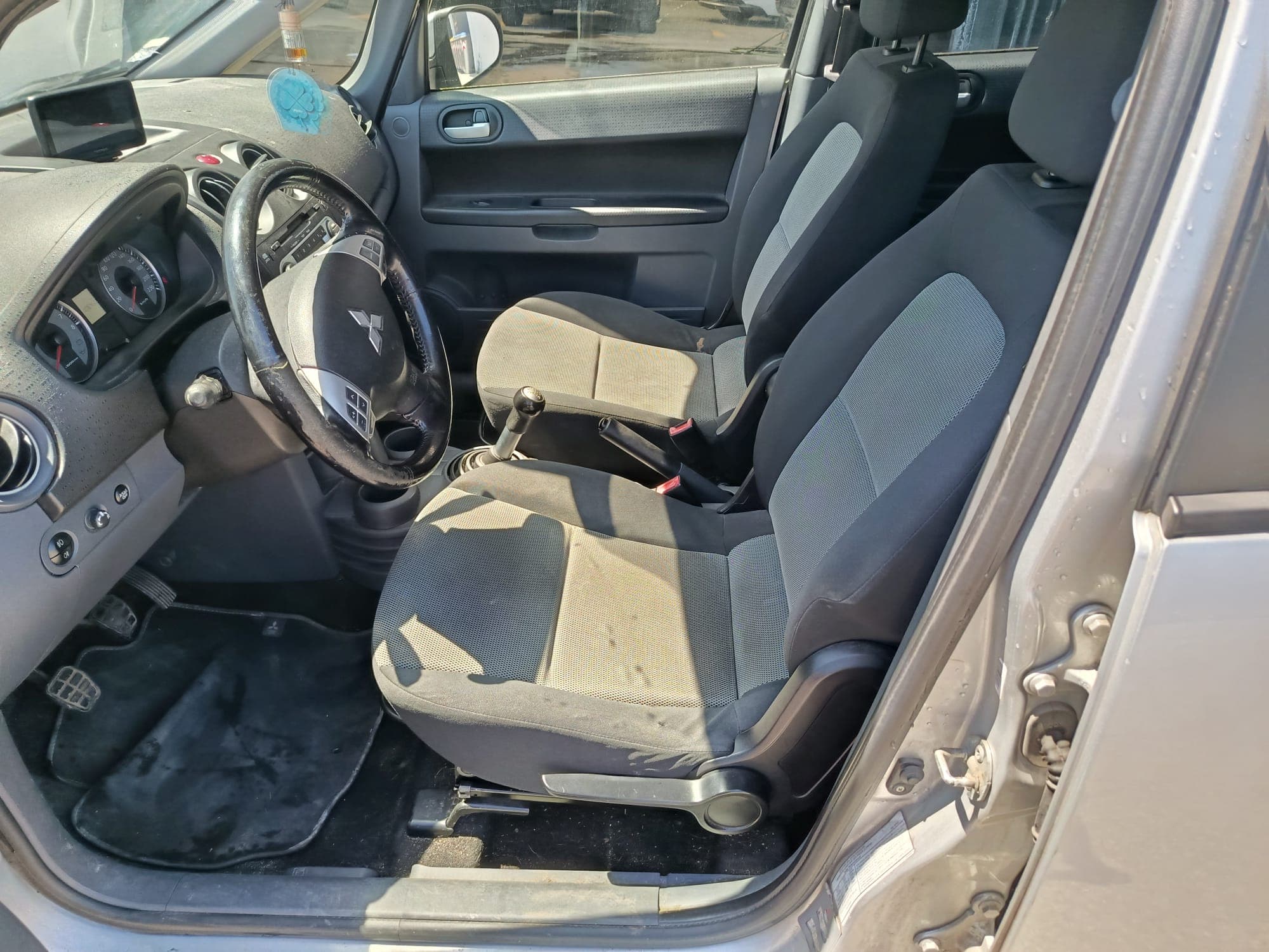 Mitsubishi Colt · Ano 2011 — imagen 17