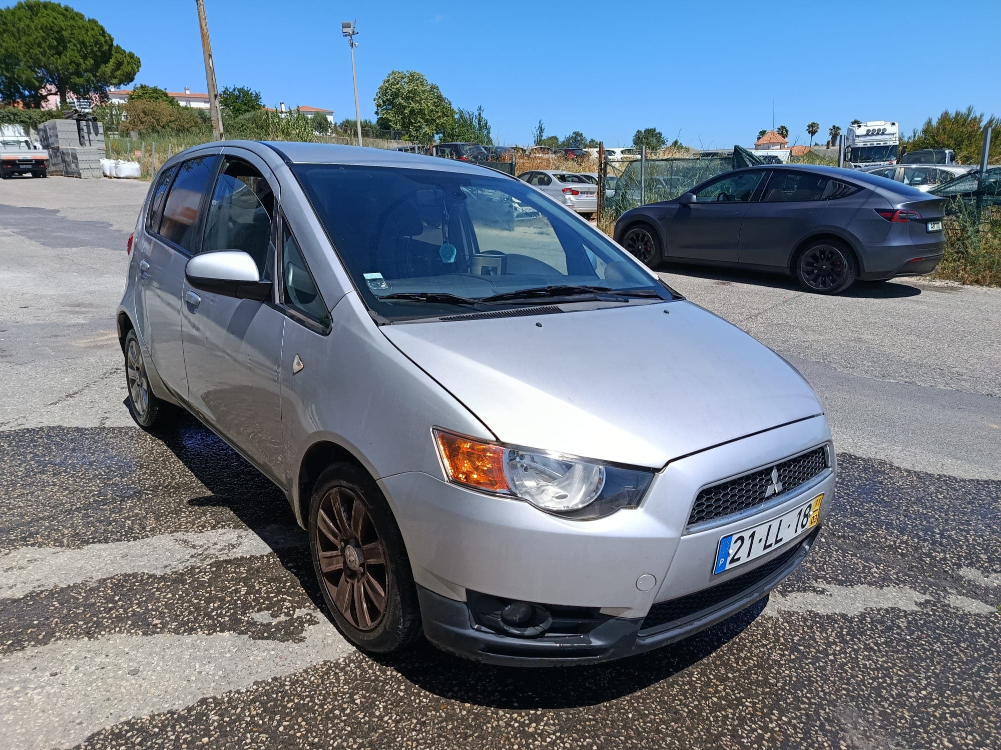 Mitsubishi Colt · Ano 2011 — imagen 3