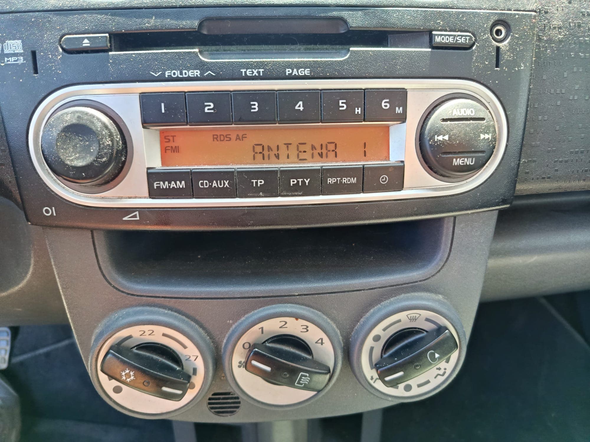 Mitsubishi Colt · Ano 2011 — imagen 15