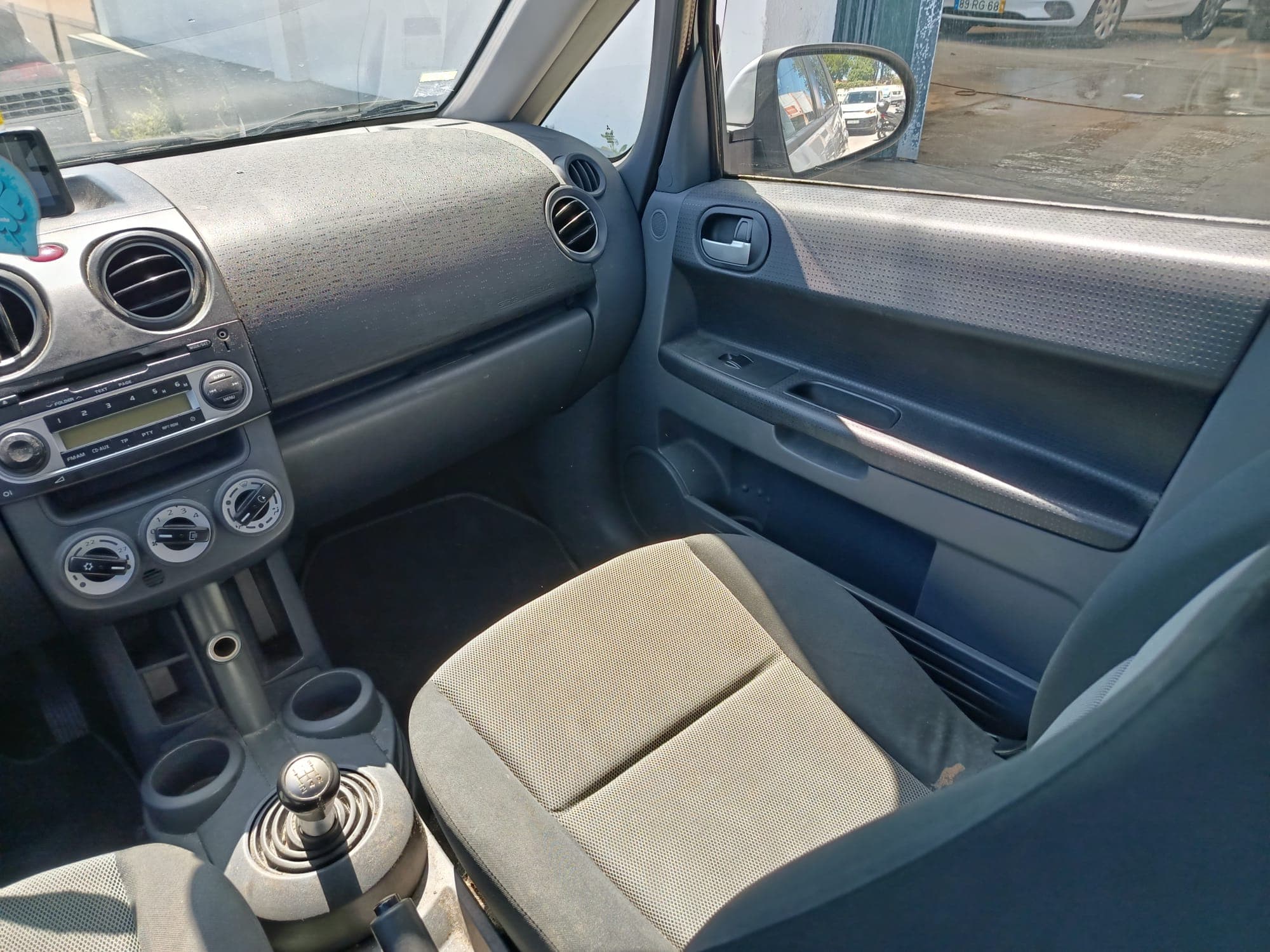 Mitsubishi Colt · Ano 2011 — imagen 26