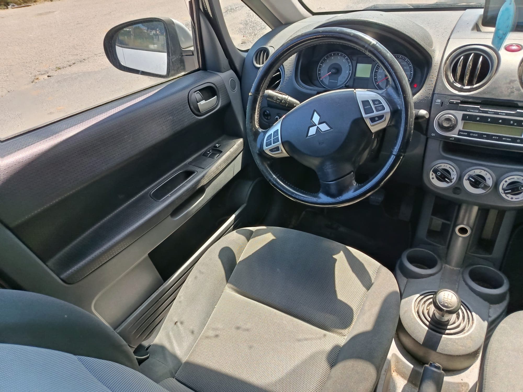 Mitsubishi Colt · Ano 2011 — imagen 24