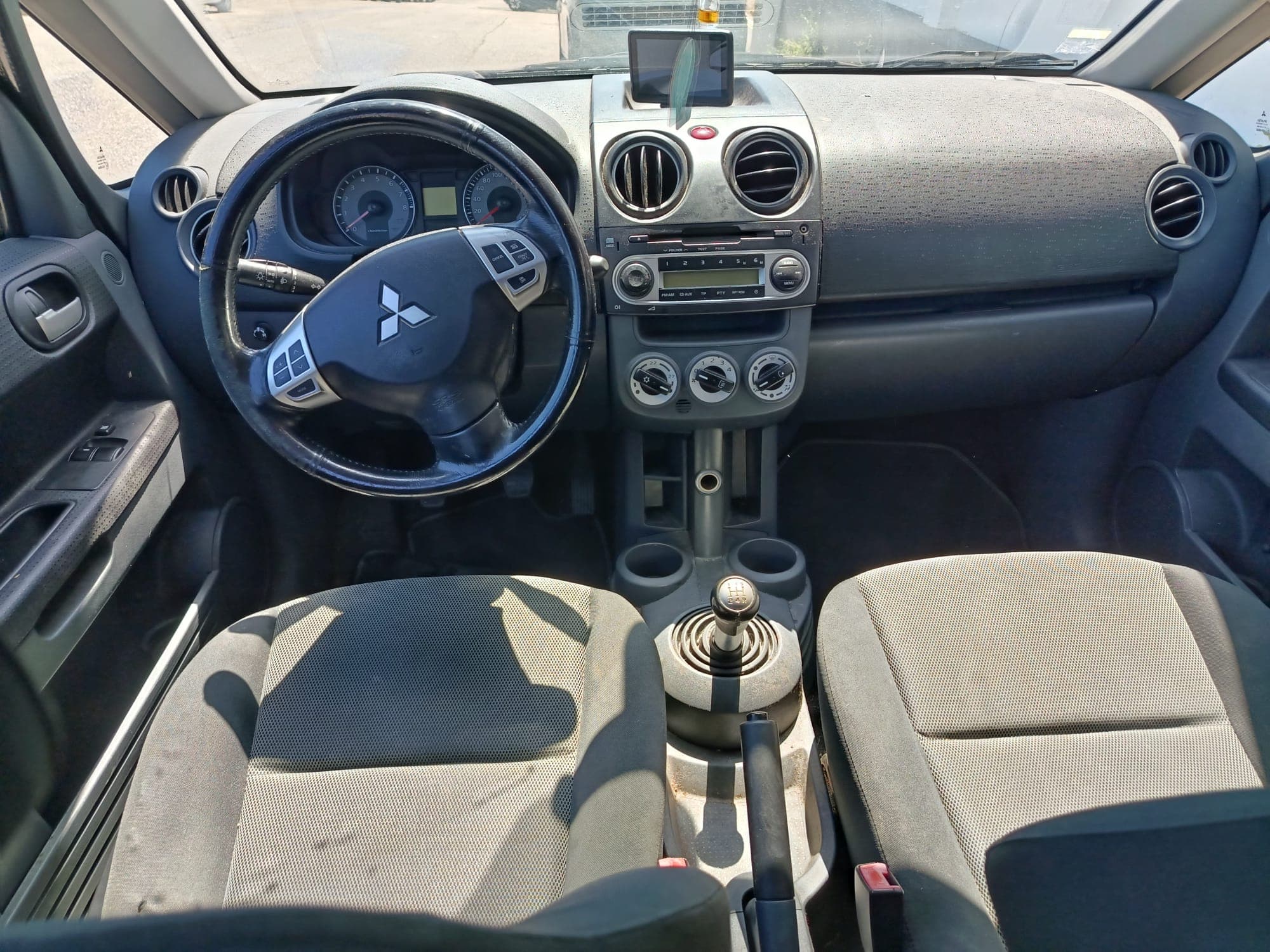 Mitsubishi Colt · Ano 2011 — imagen 21