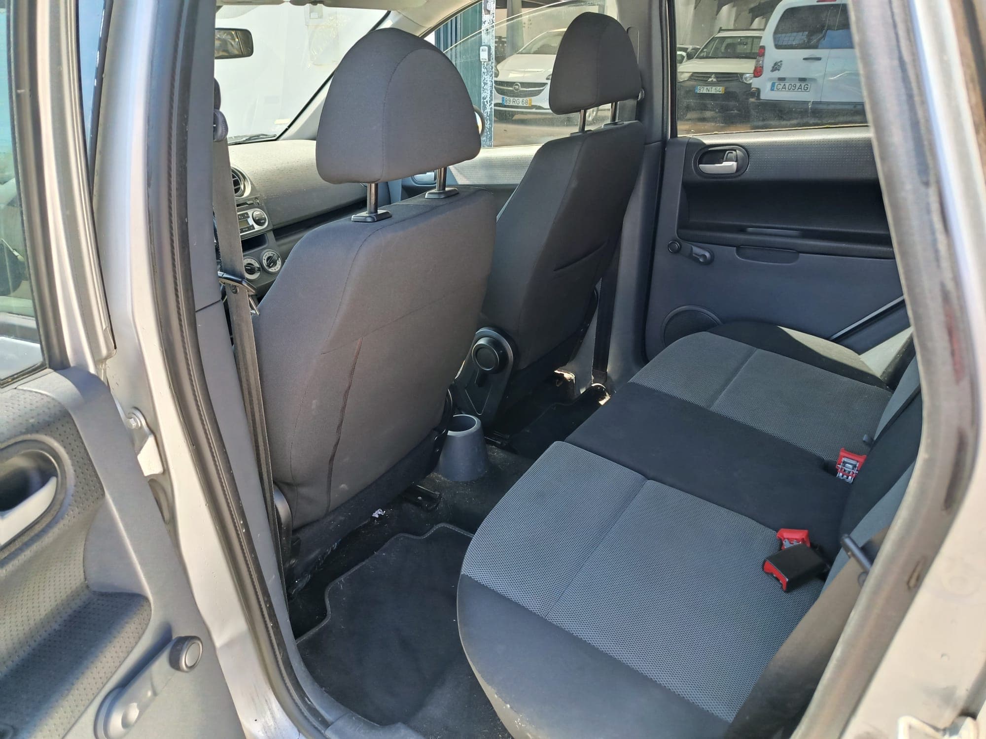 Mitsubishi Colt · Ano 2011 — imagen 25
