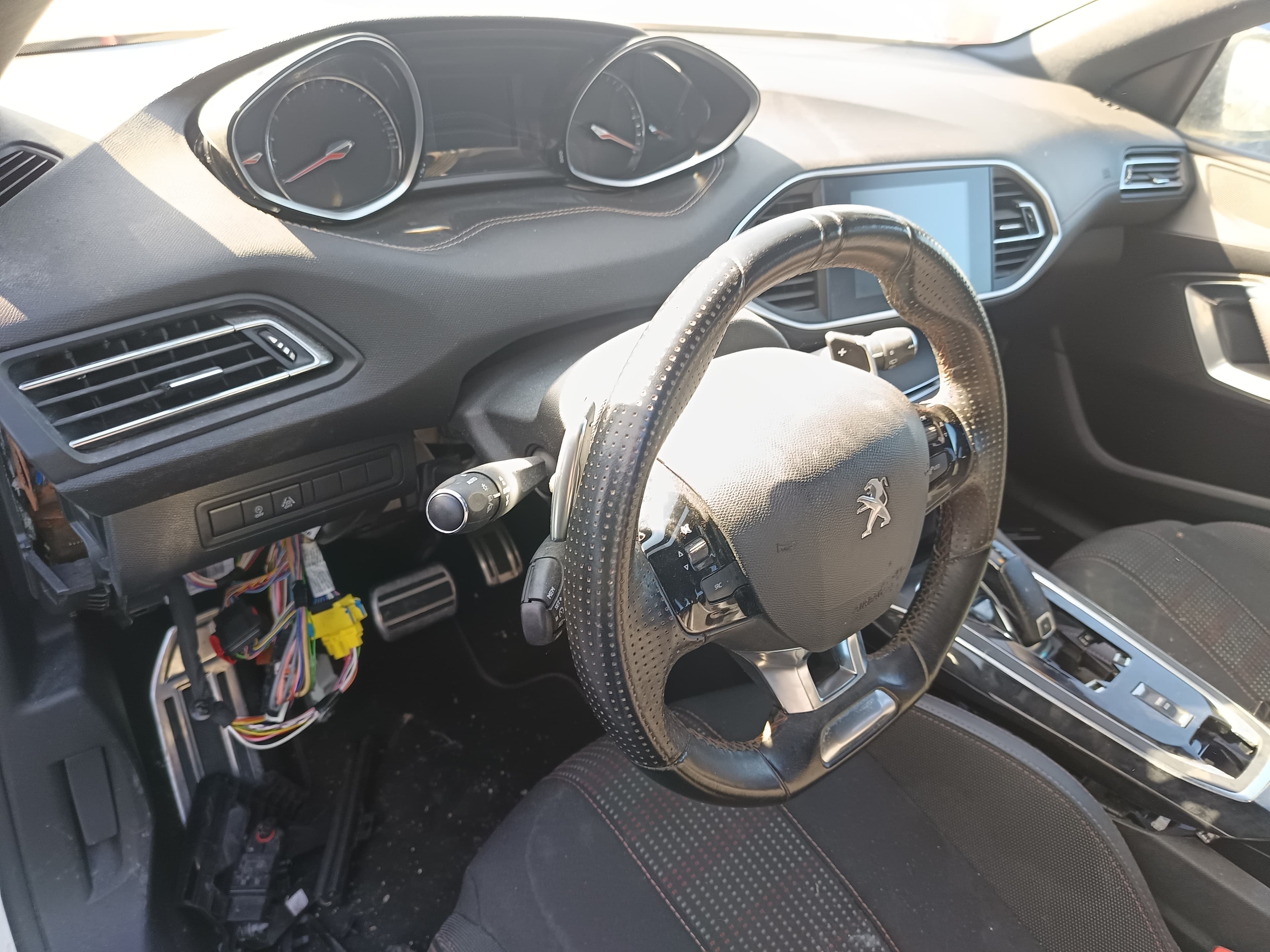 Peugeot 308 · Ano 2014 — image 38