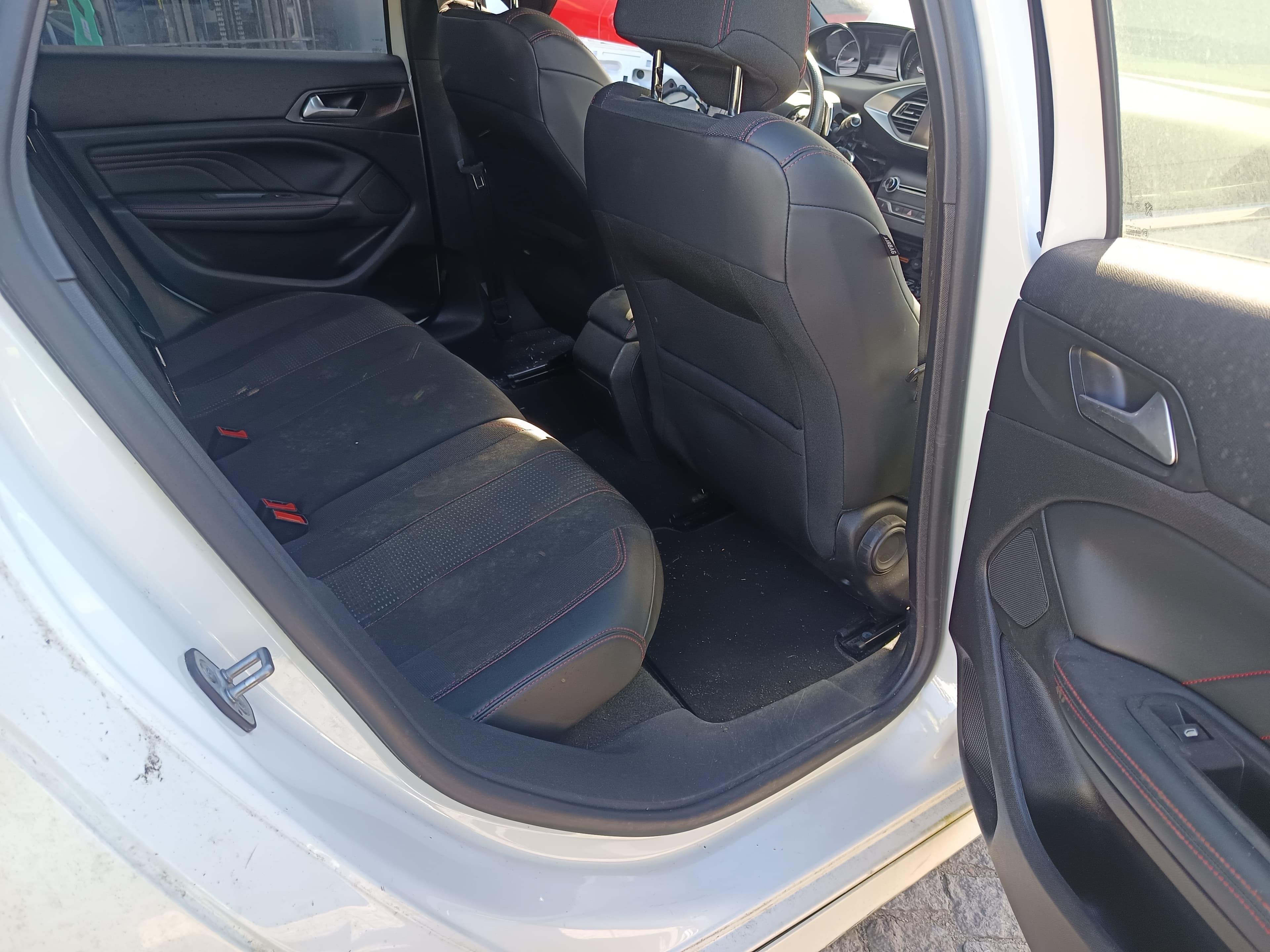 Peugeot 308 · Ano 2014 — image 25