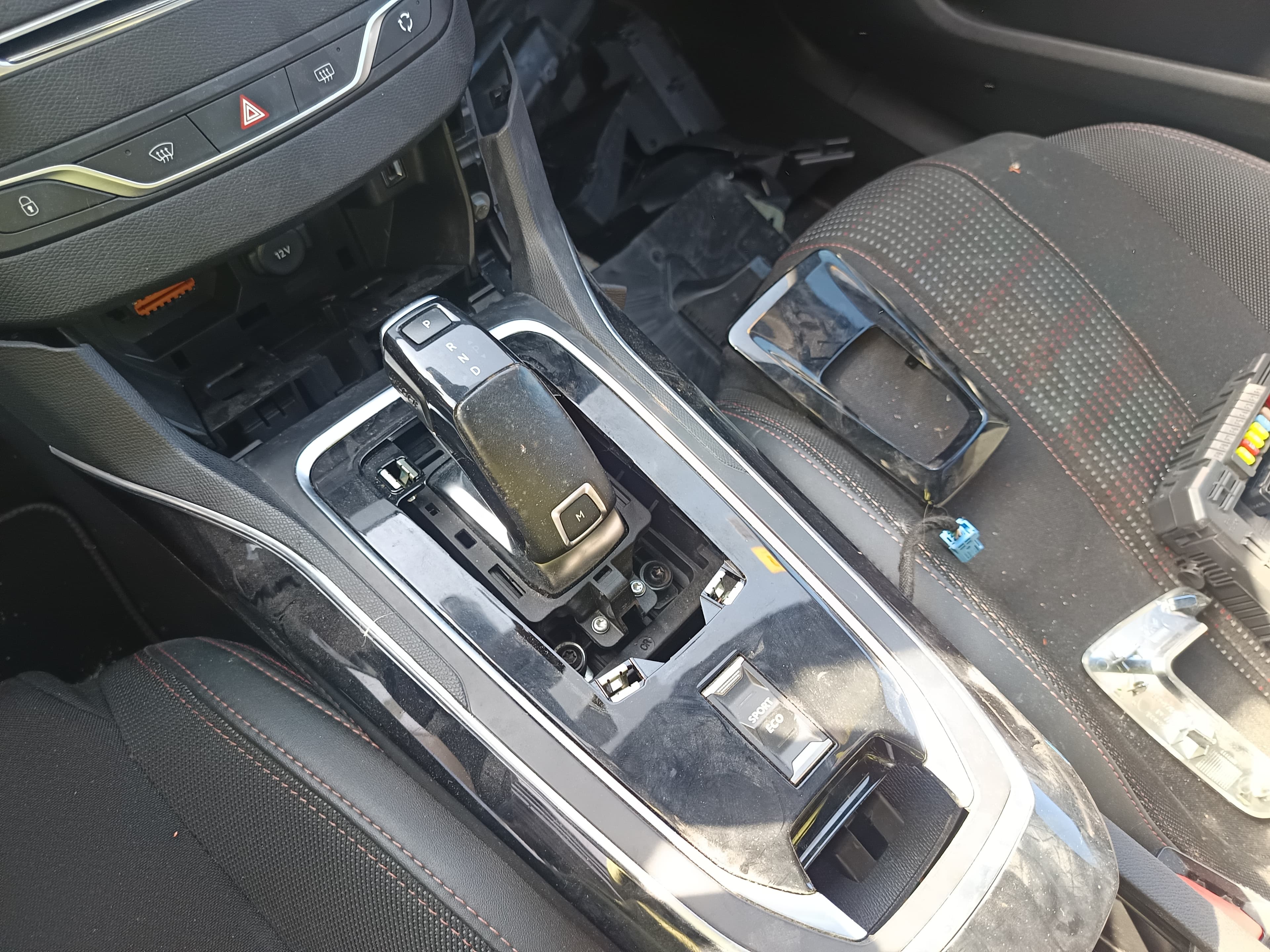 Peugeot 308 · Ano 2014 — image 41
