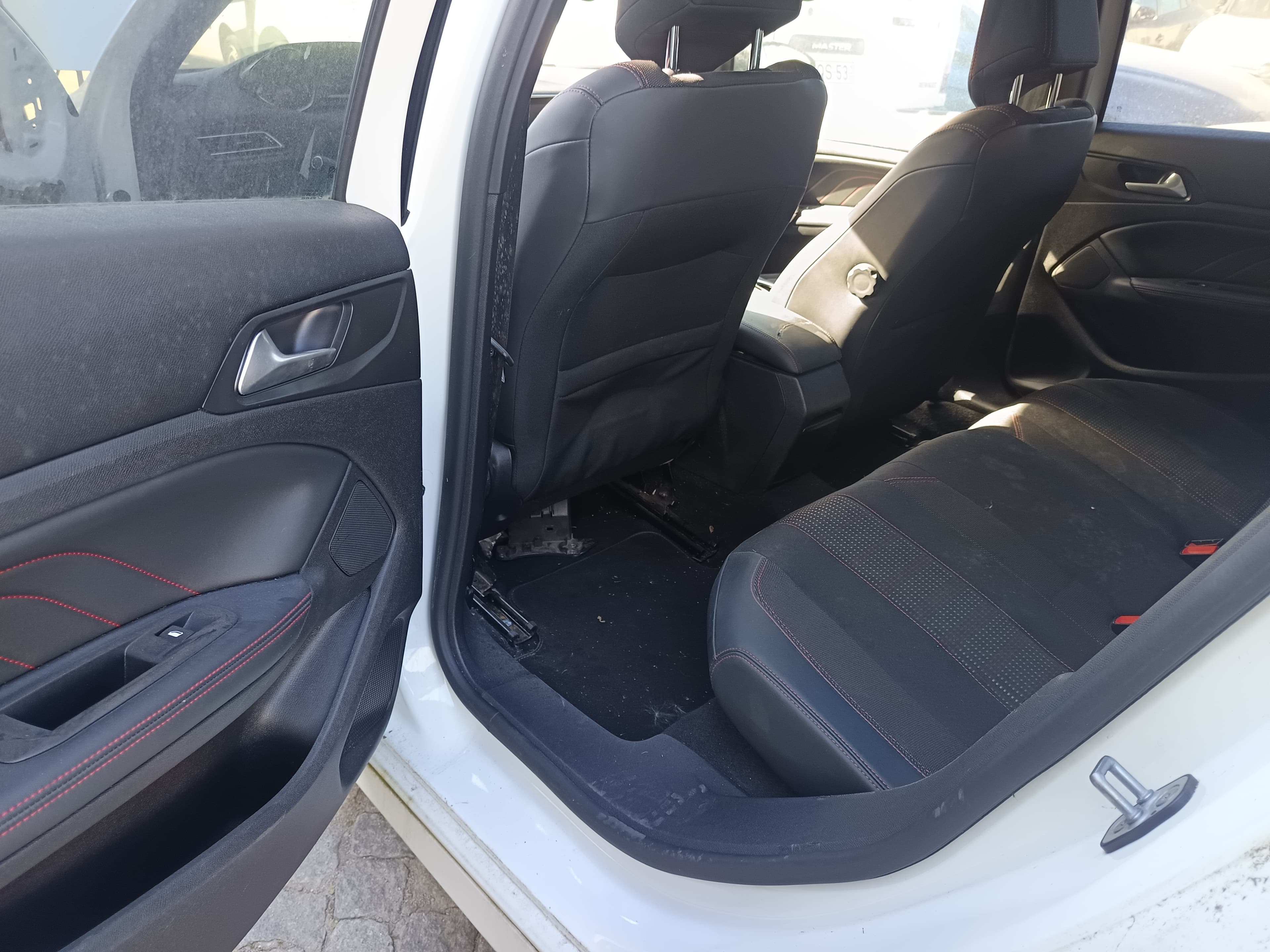 Peugeot 308 · Ano 2014 — image 22