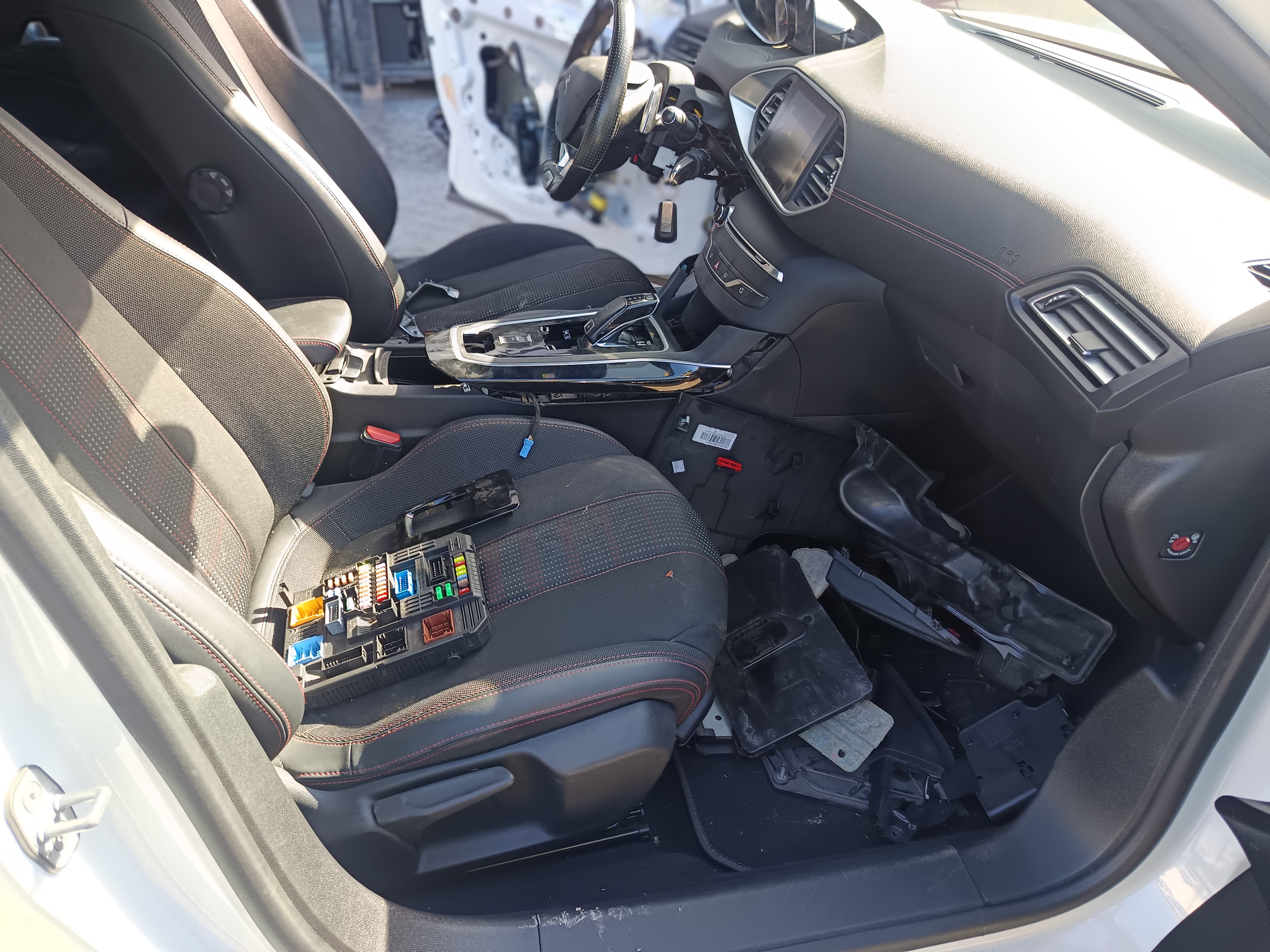 Peugeot 308 · Ano 2014 — image 29