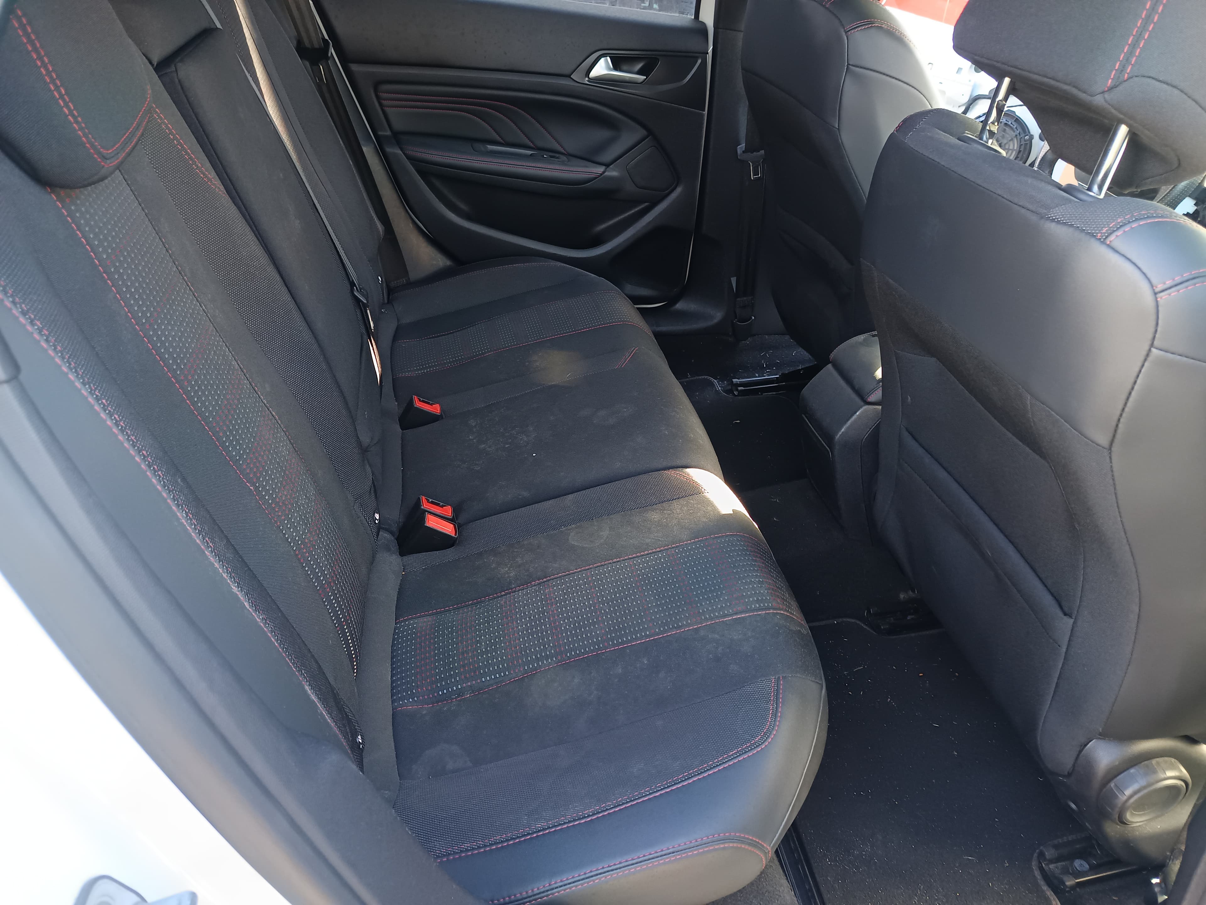 Peugeot 308 · Ano 2014 — image 27