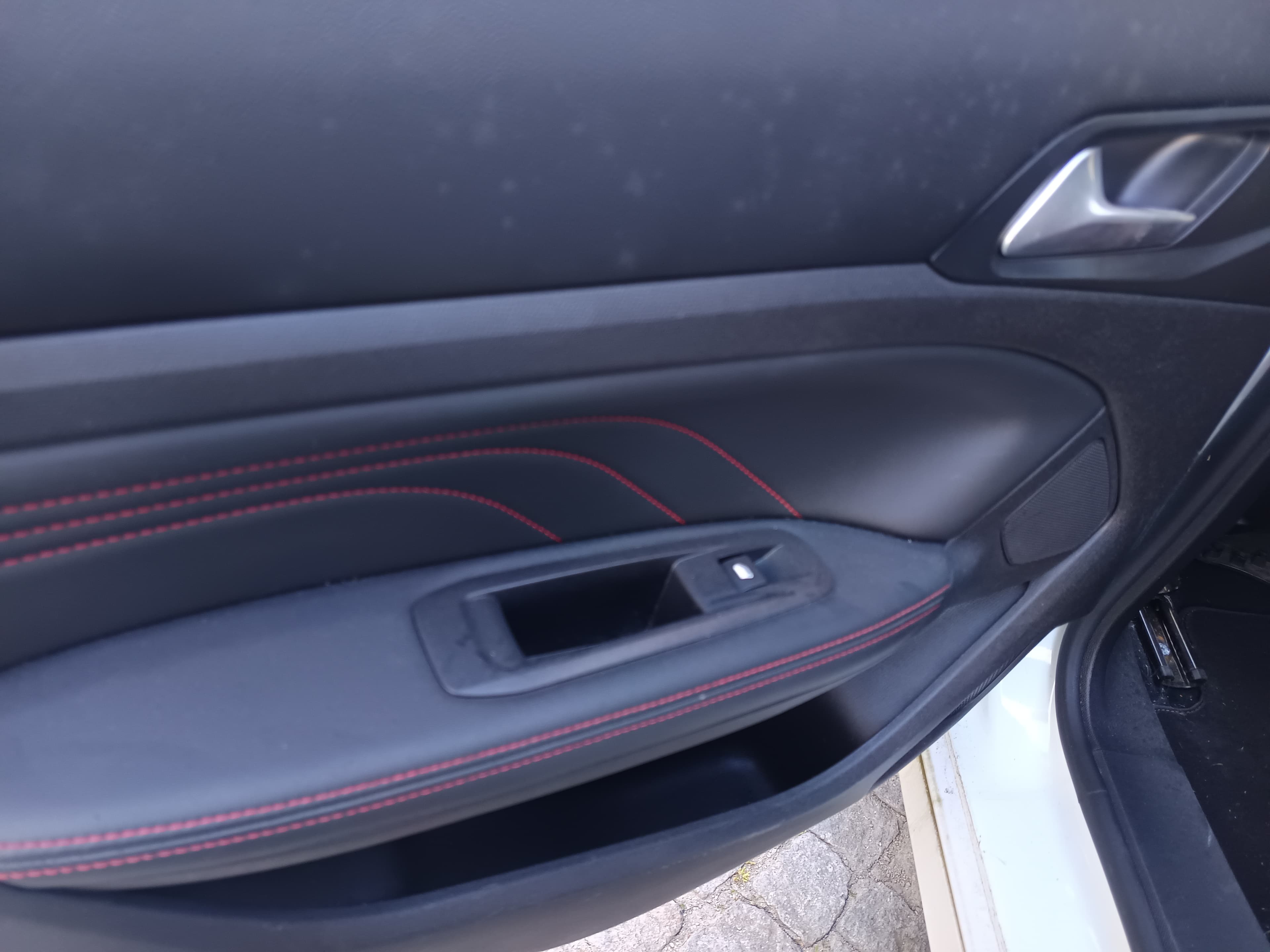 Peugeot 308 · Ano 2014 — image 23