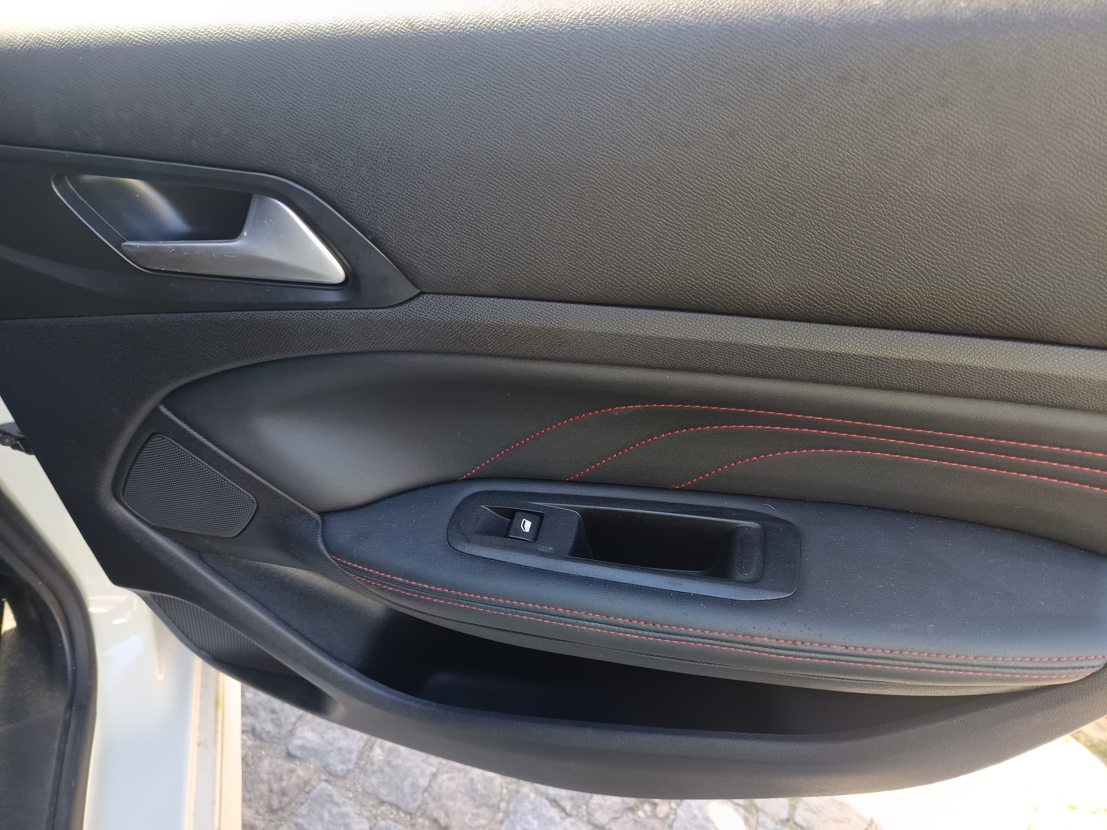Peugeot 308 · Ano 2014 — image 26