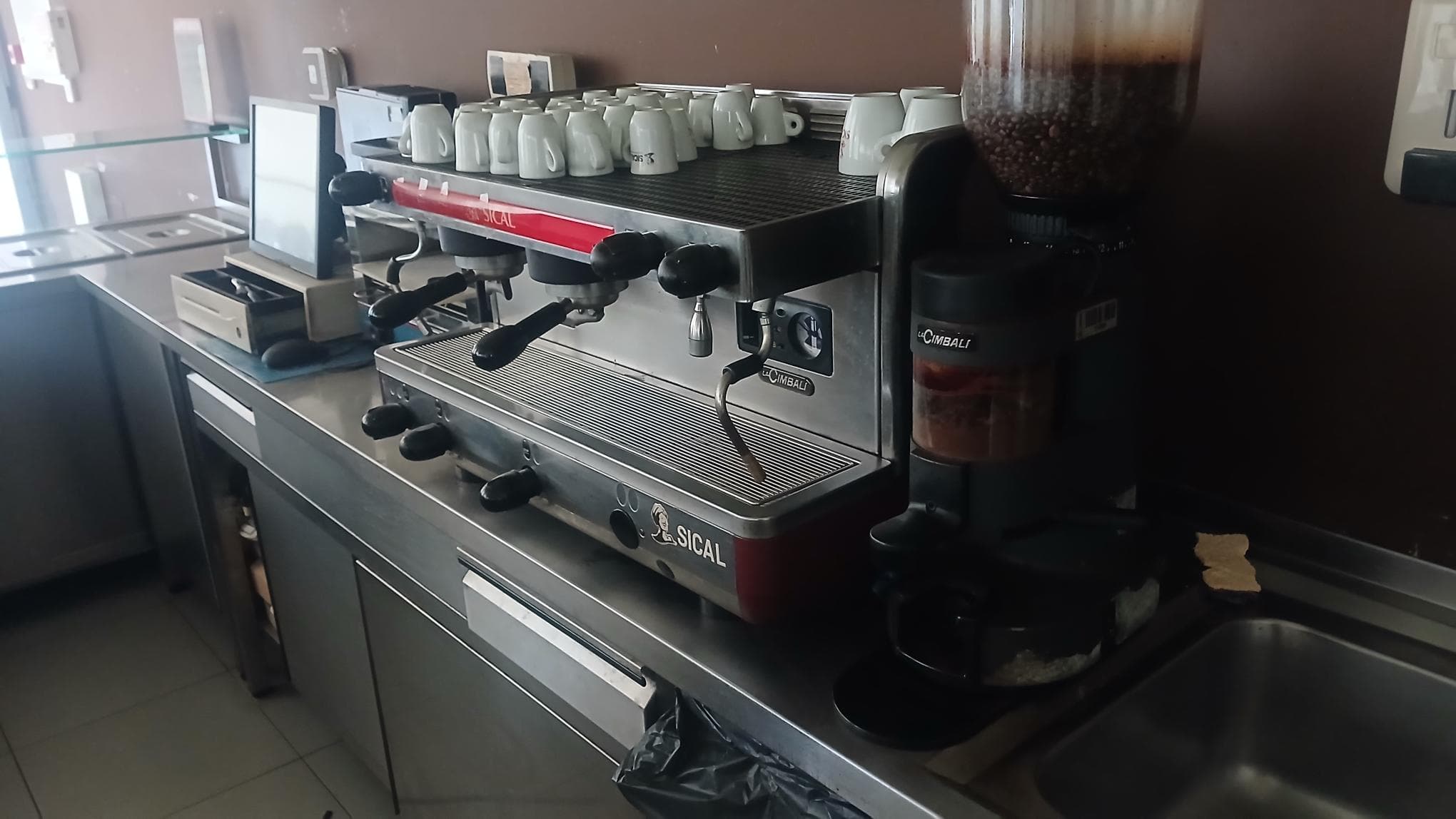 Loja + Equipamento de Hotelaria · Vieira do Minho — image 18