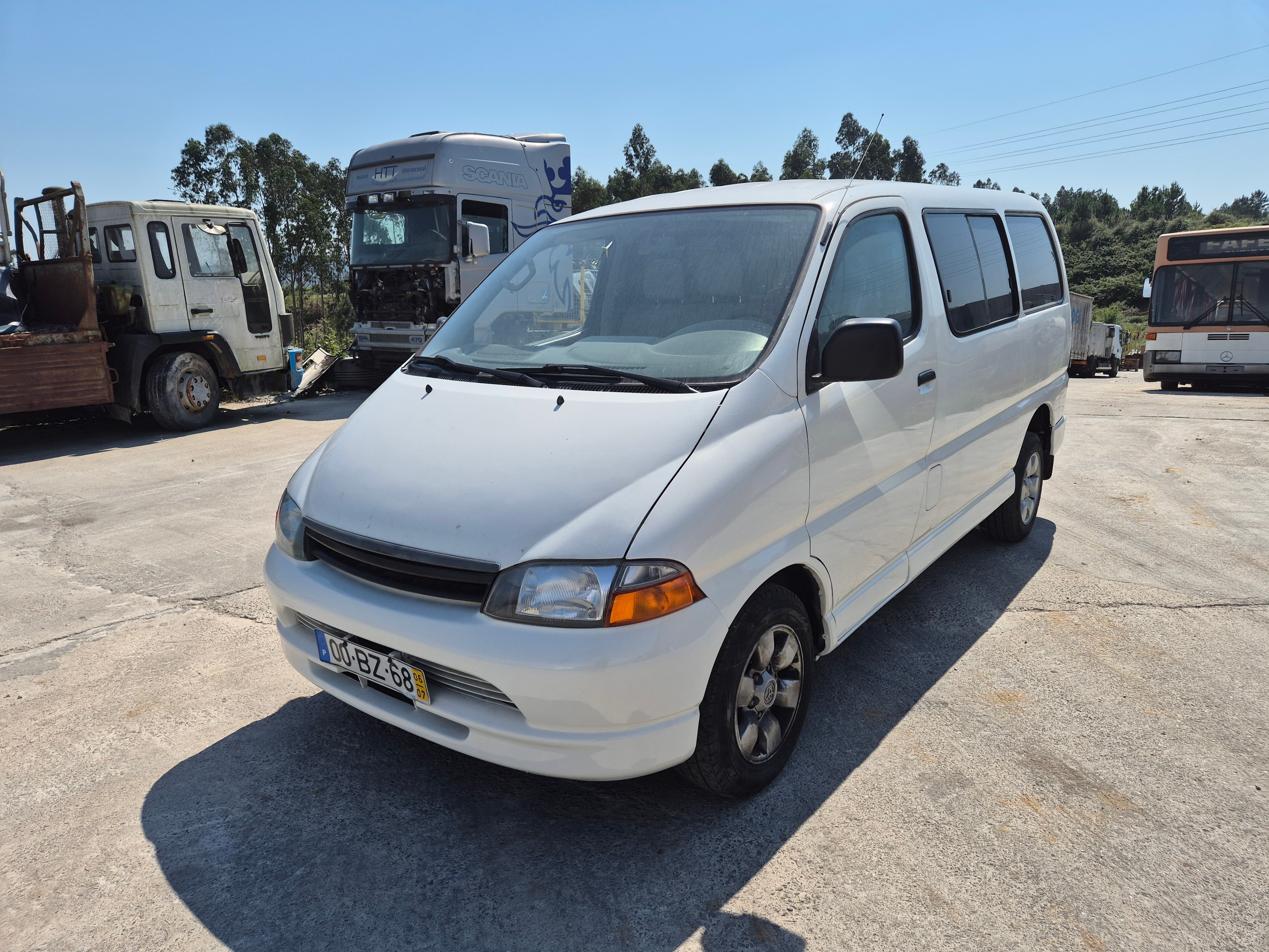 Toyota Hiace · 9 Lugares · Ano 2006 — imagen 1