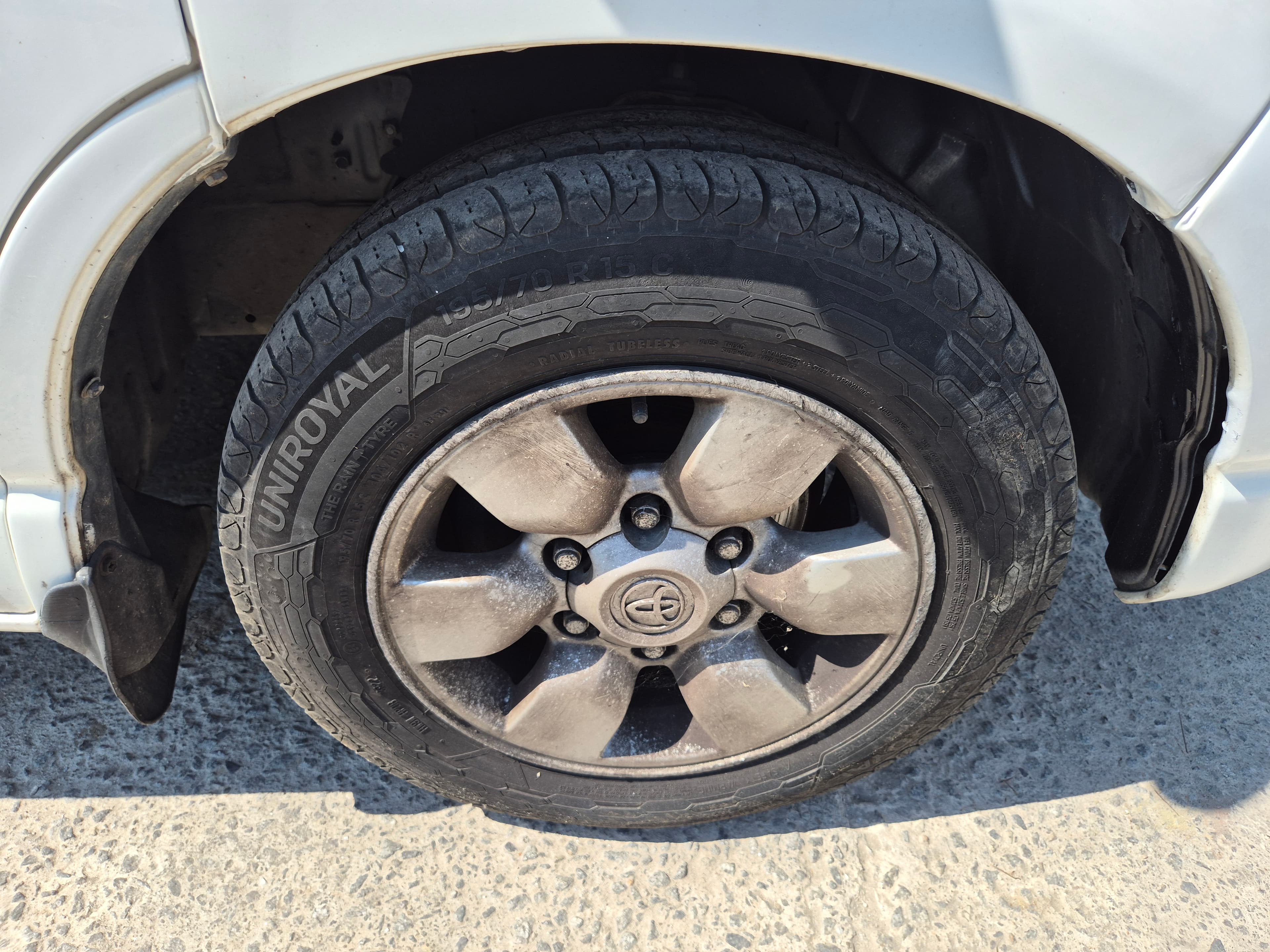 Toyota Hiace · 9 Lugares · Ano 2006 — imagen 9
