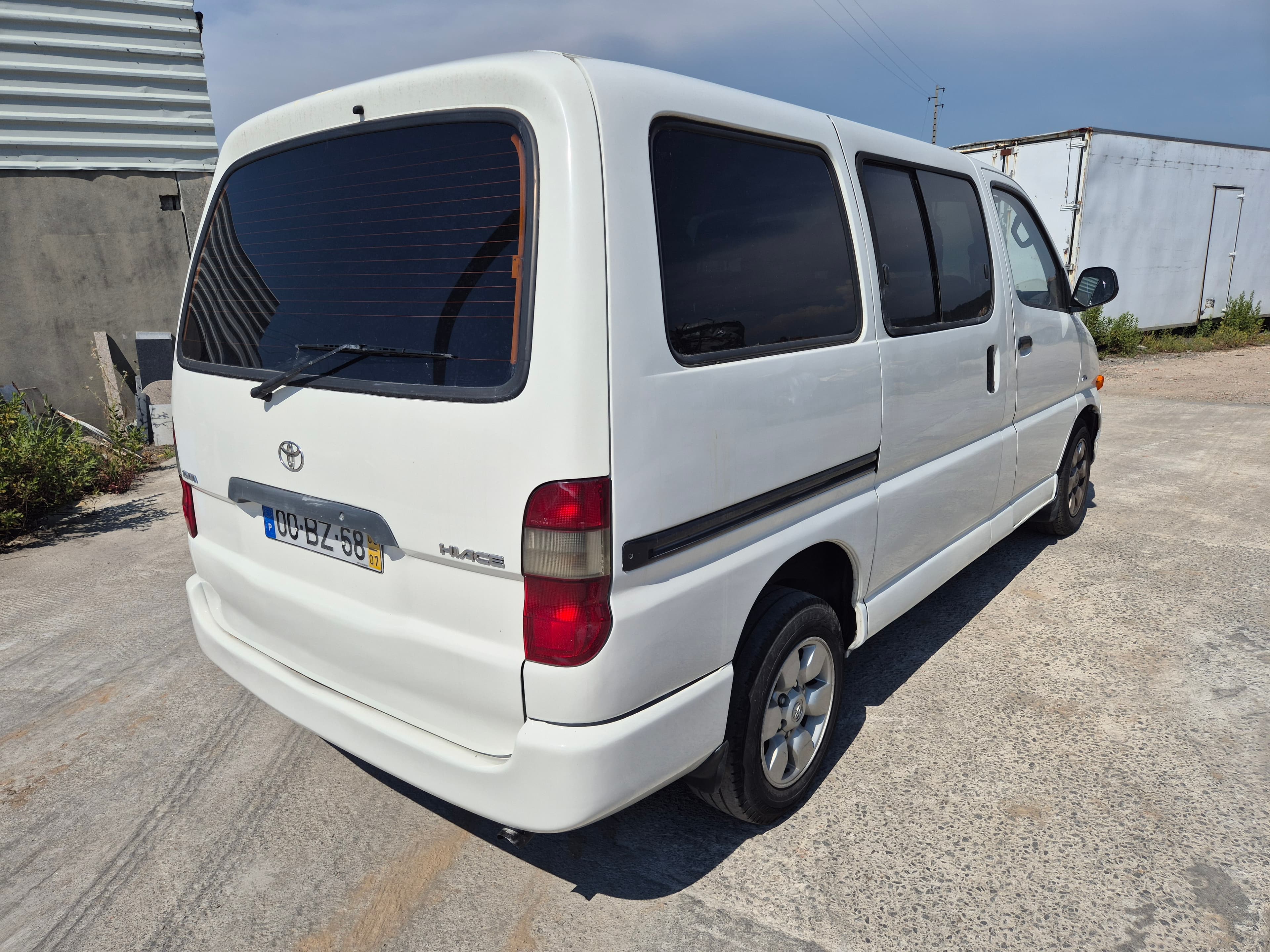 Toyota Hiace · 9 Lugares · Ano 2006 — imagen 4