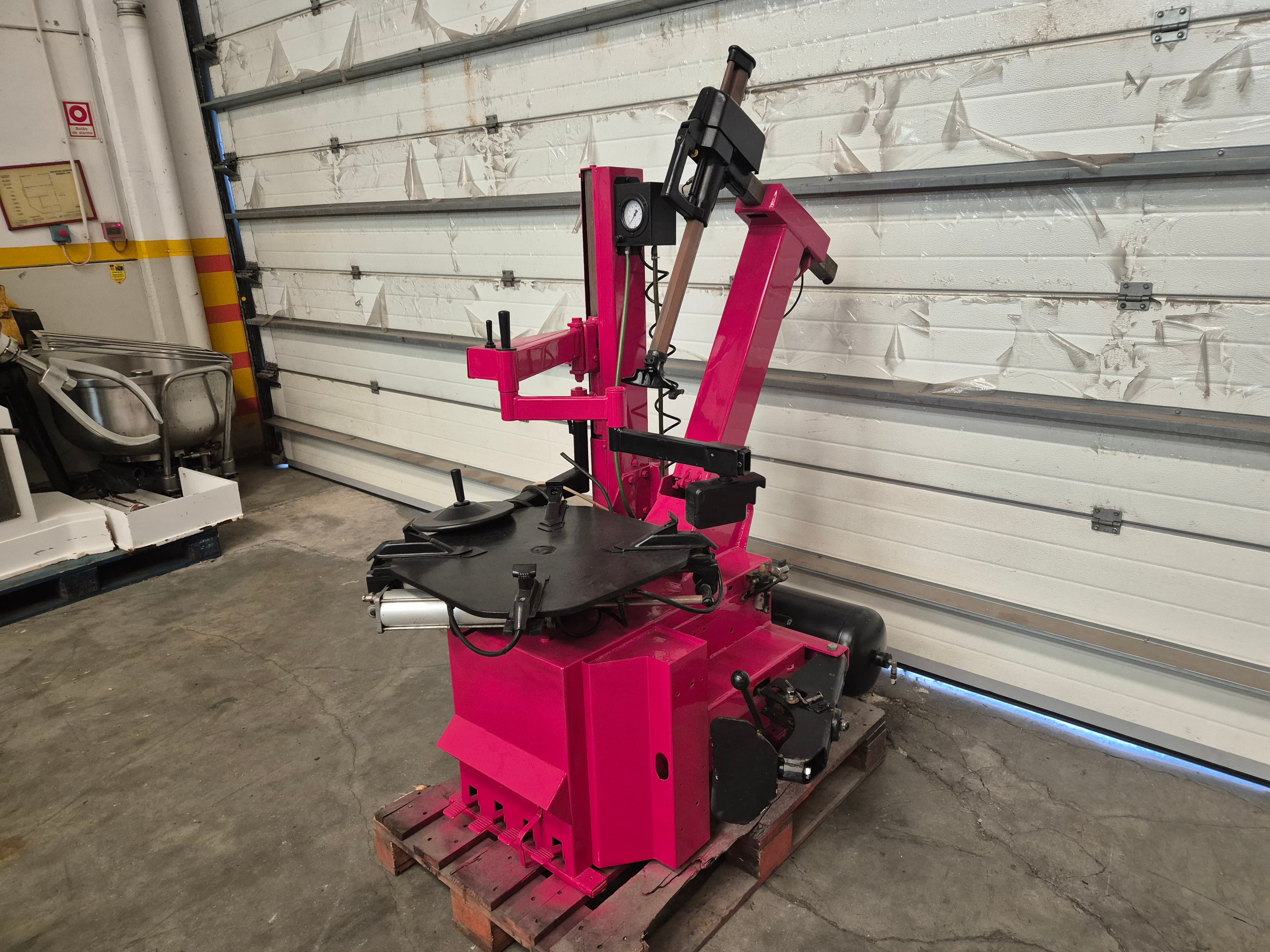Máquina de Desmontar Pneus — imagen 1