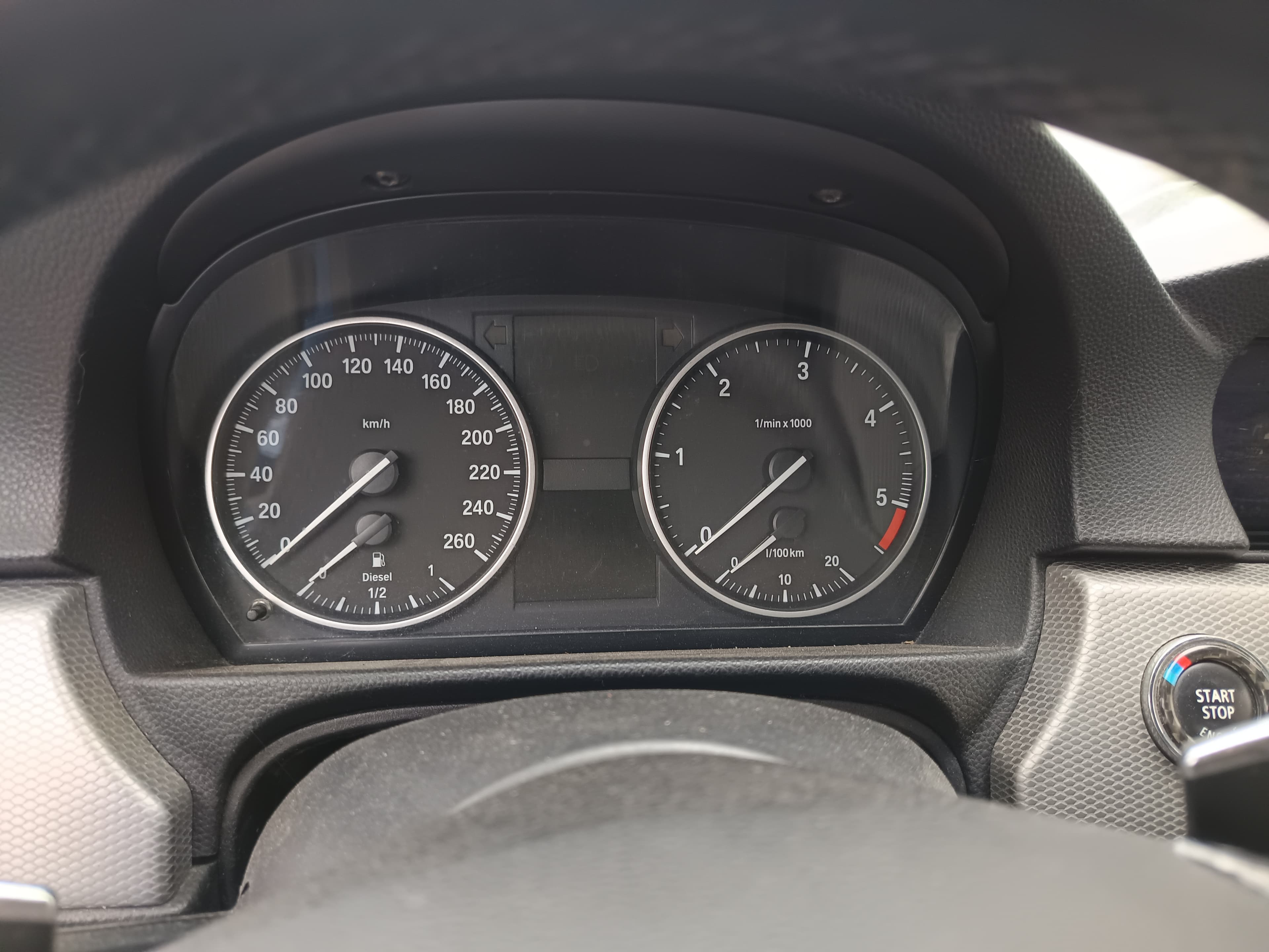 BMW 320 · Ano 2011 — imagen 39
