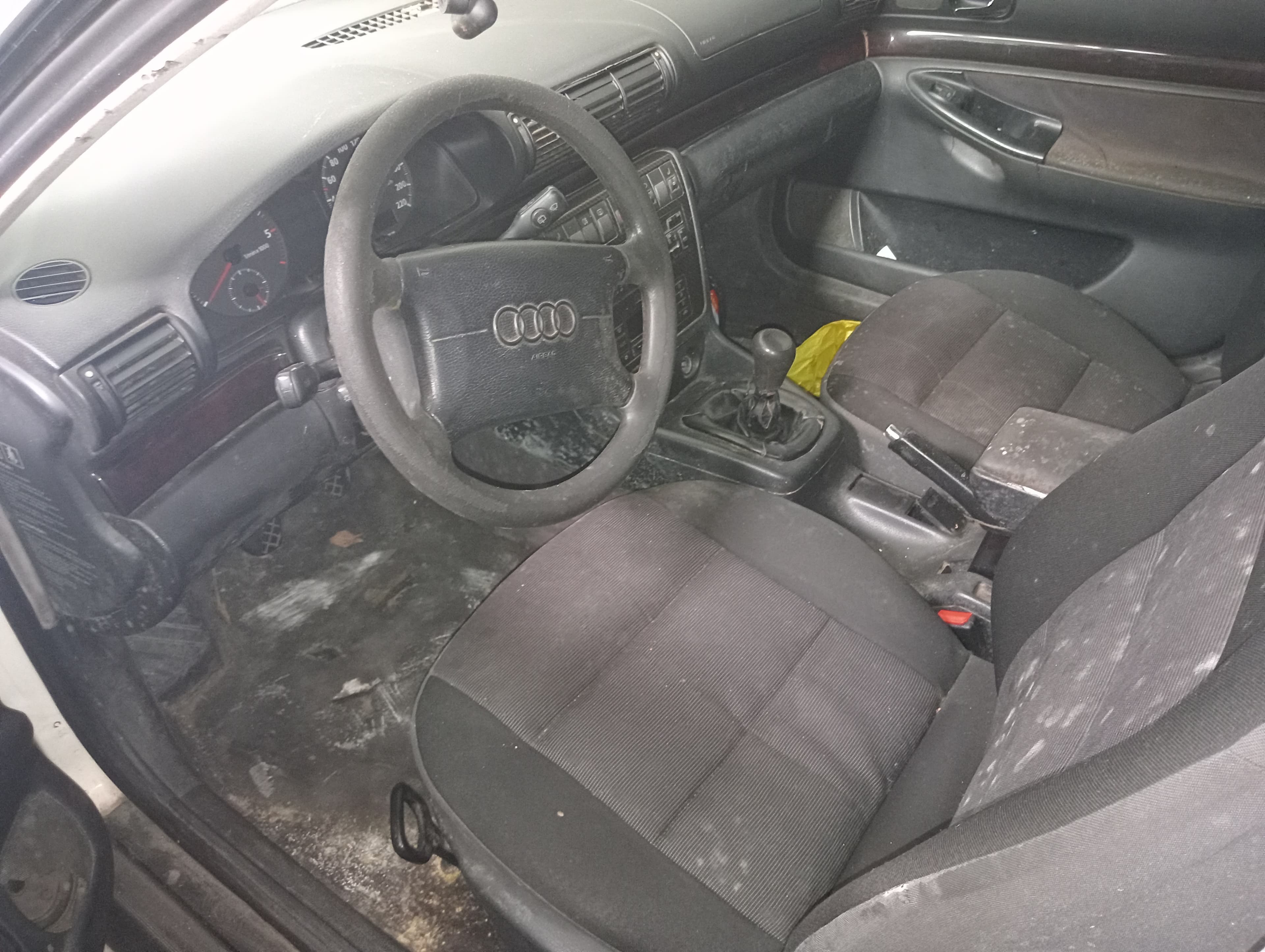 Audi A4 Avant · Ano 1996 — imagen 11